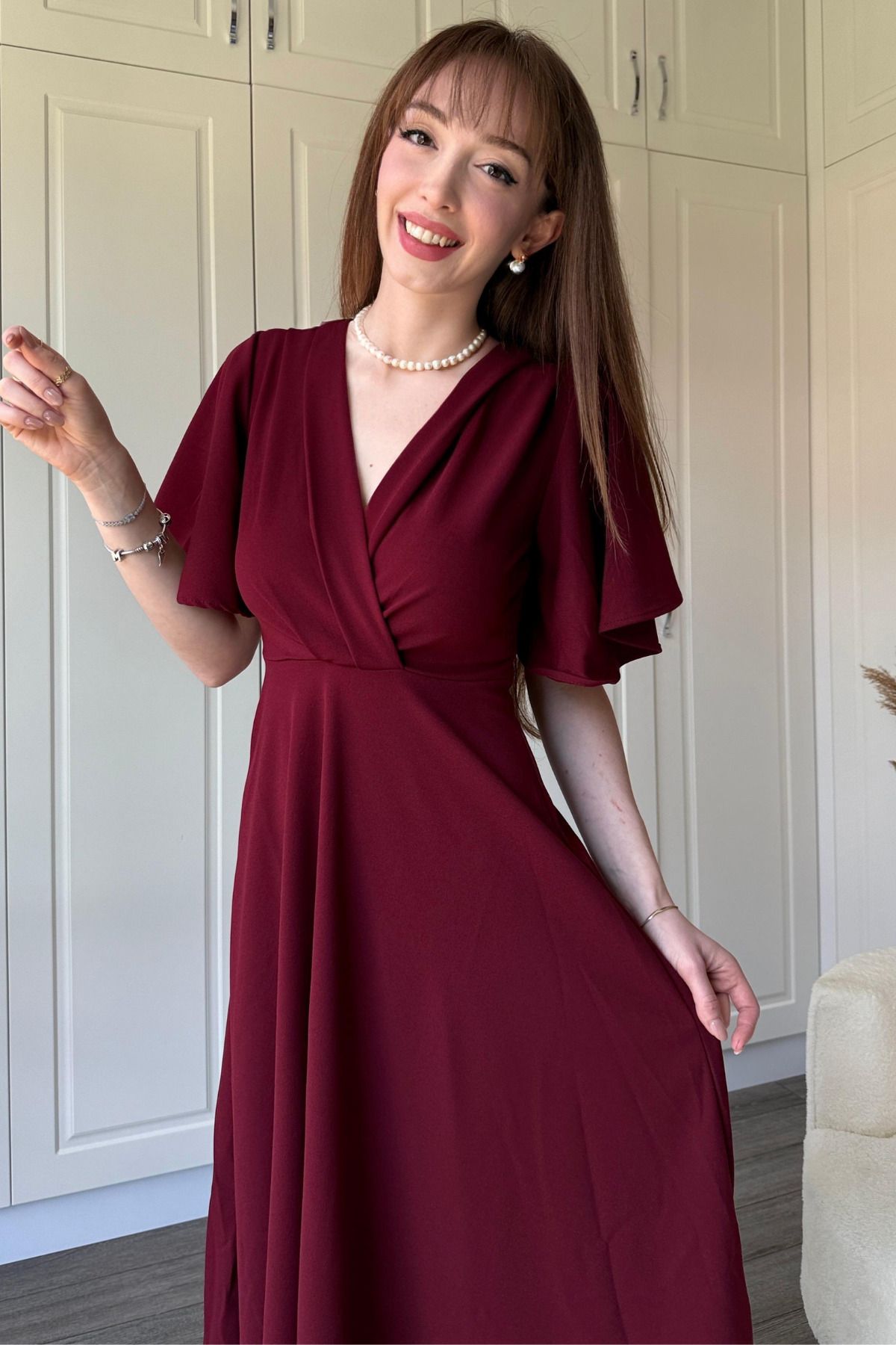 Dilay Gökoğlu Butik Kruvaze Yaka Kolları Volanlı Midi Elbise