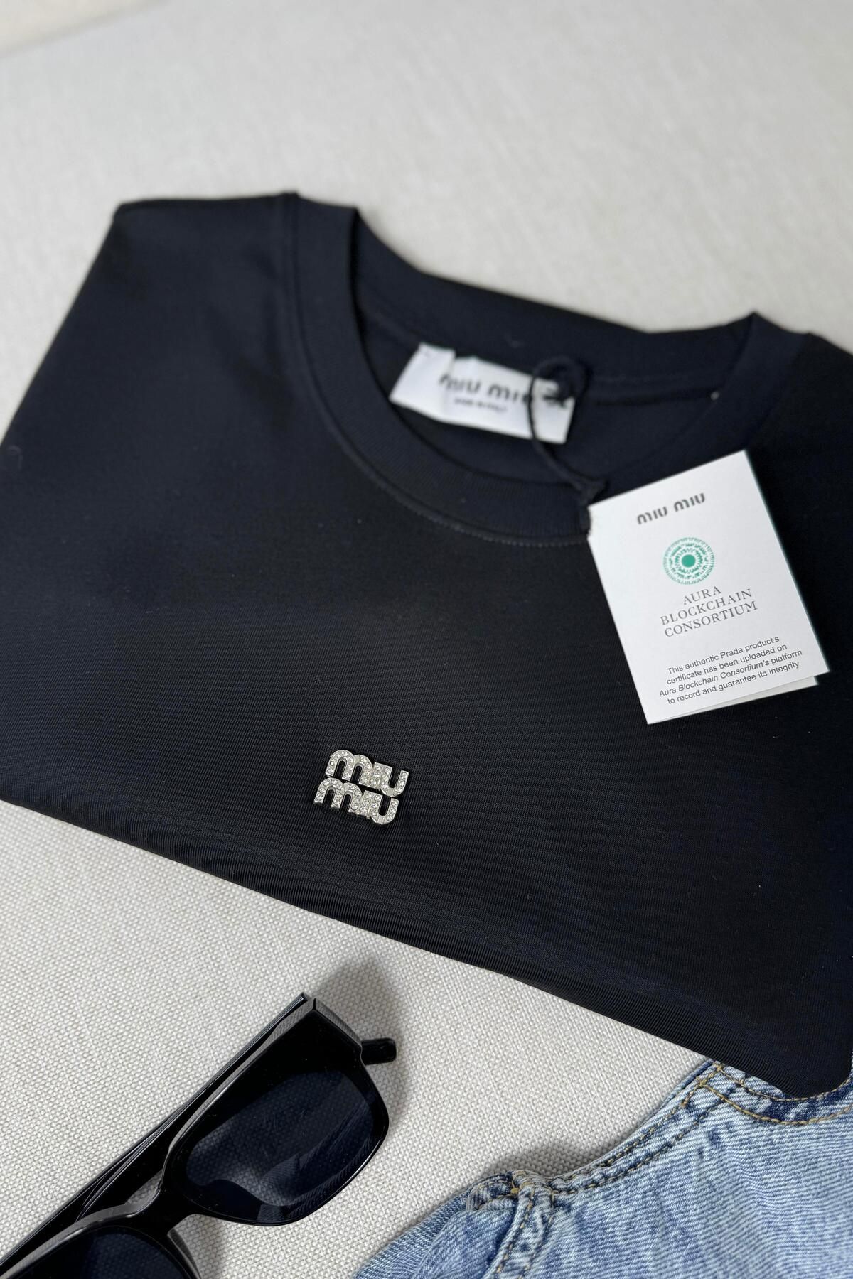 Butik Gardrop Marka Model Taş Logo Detaylı Bluz Siyah