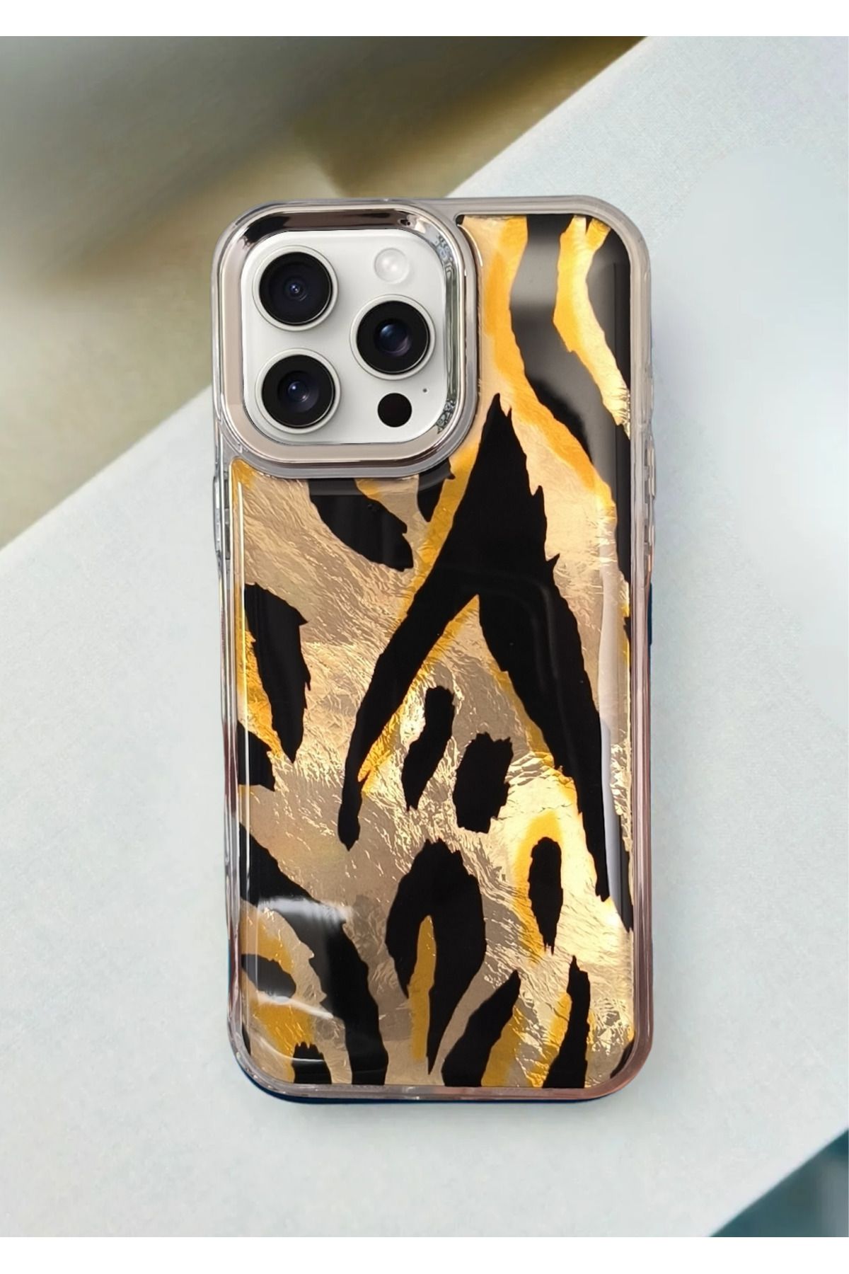 BCASE İphone 15 Pro Leopar Desenli Kılıf