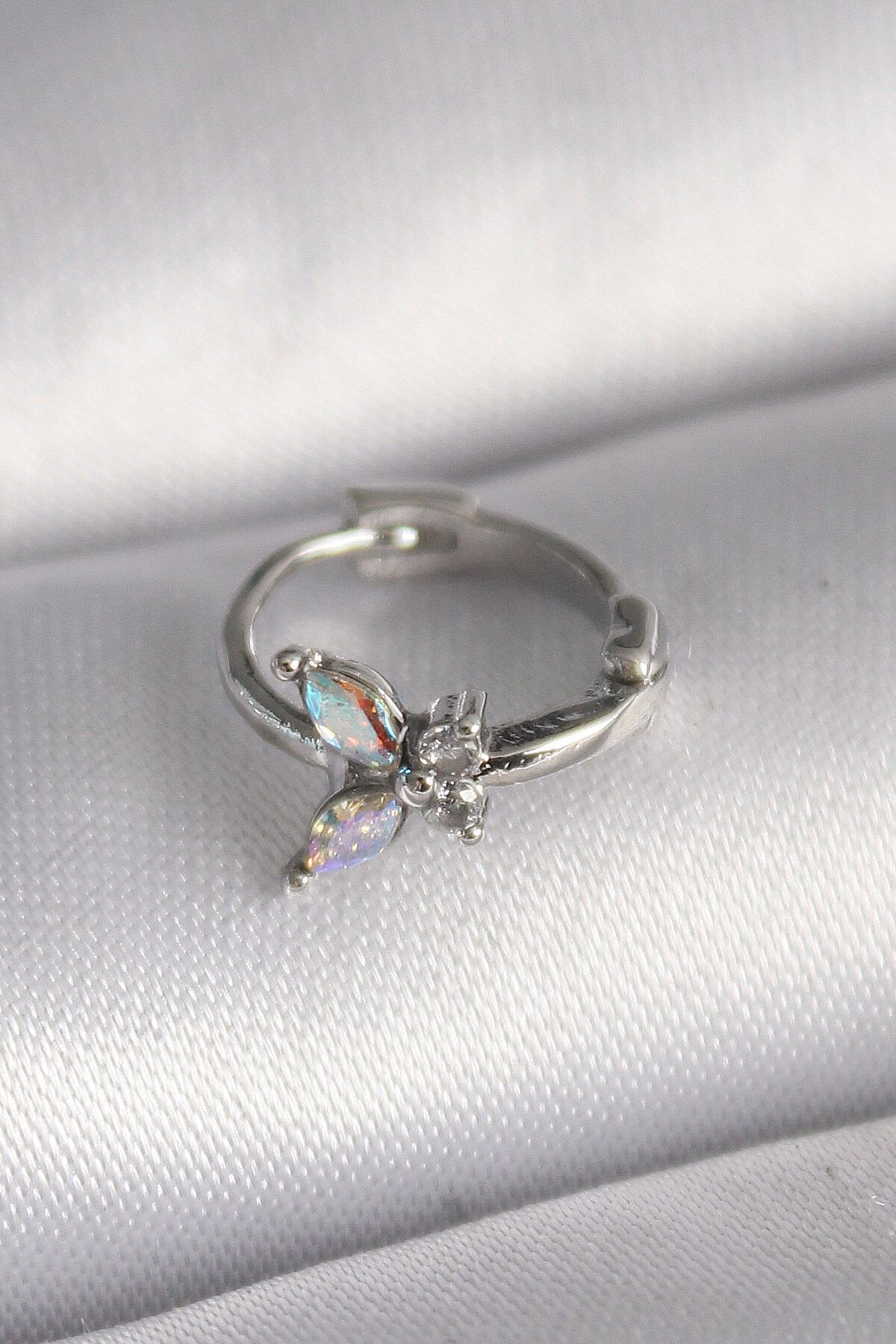 melfxxl eticaret 316L Çelik Gümüş Renk Zirkon Taşlı Kelebek Model Tragus Piercing - Lisinya