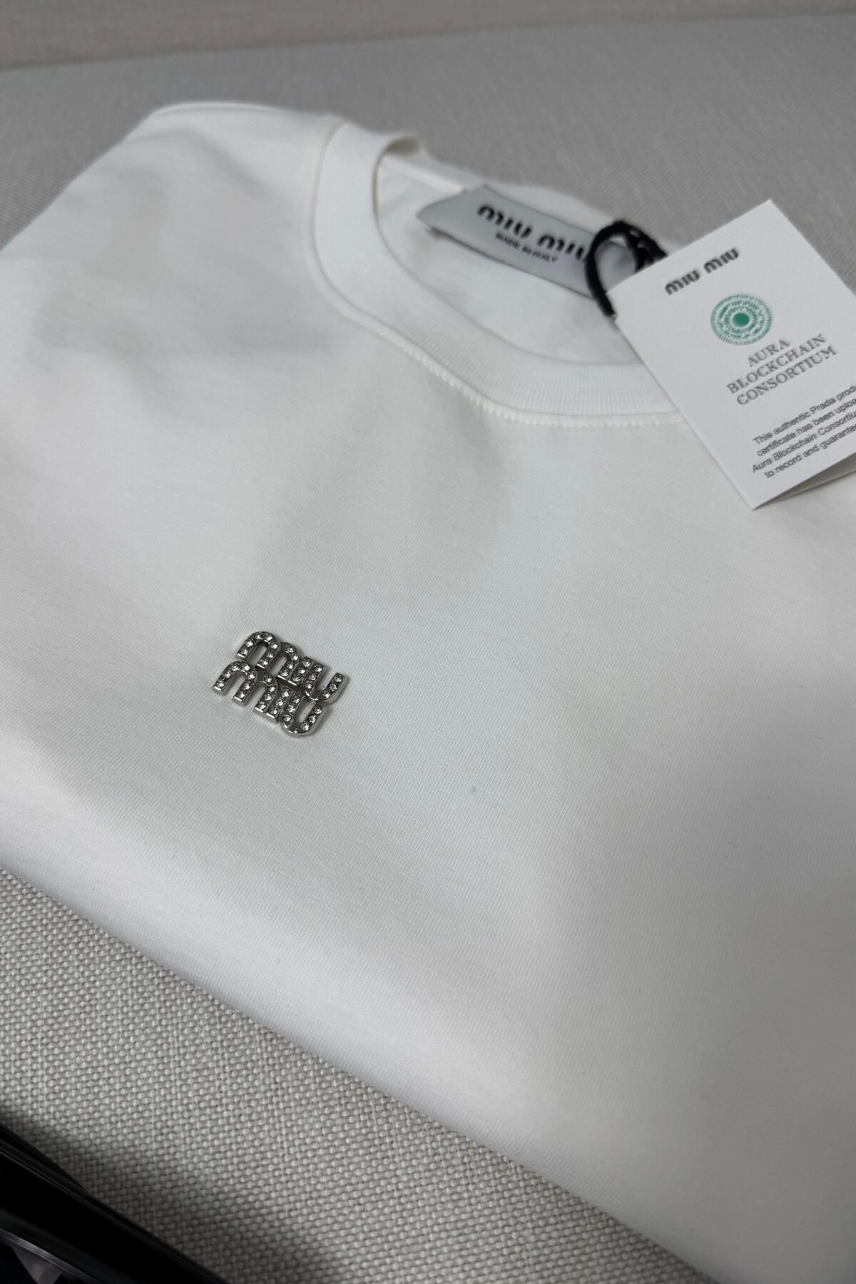 Butik Gardrop Marka Model Taş Logo Detaylı Bluz Ekru