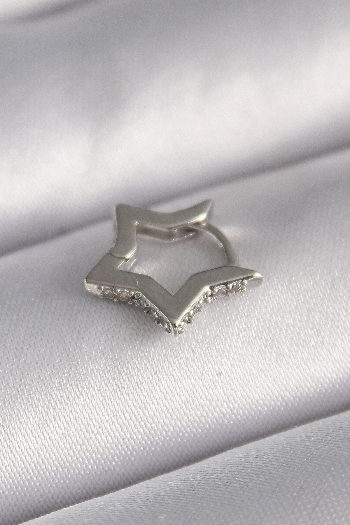 melfxxl eticaret 316L Çelik Gümüş Renk Zirkon Taş Detay Yıldız Model Tragus Piercing - Lisinya