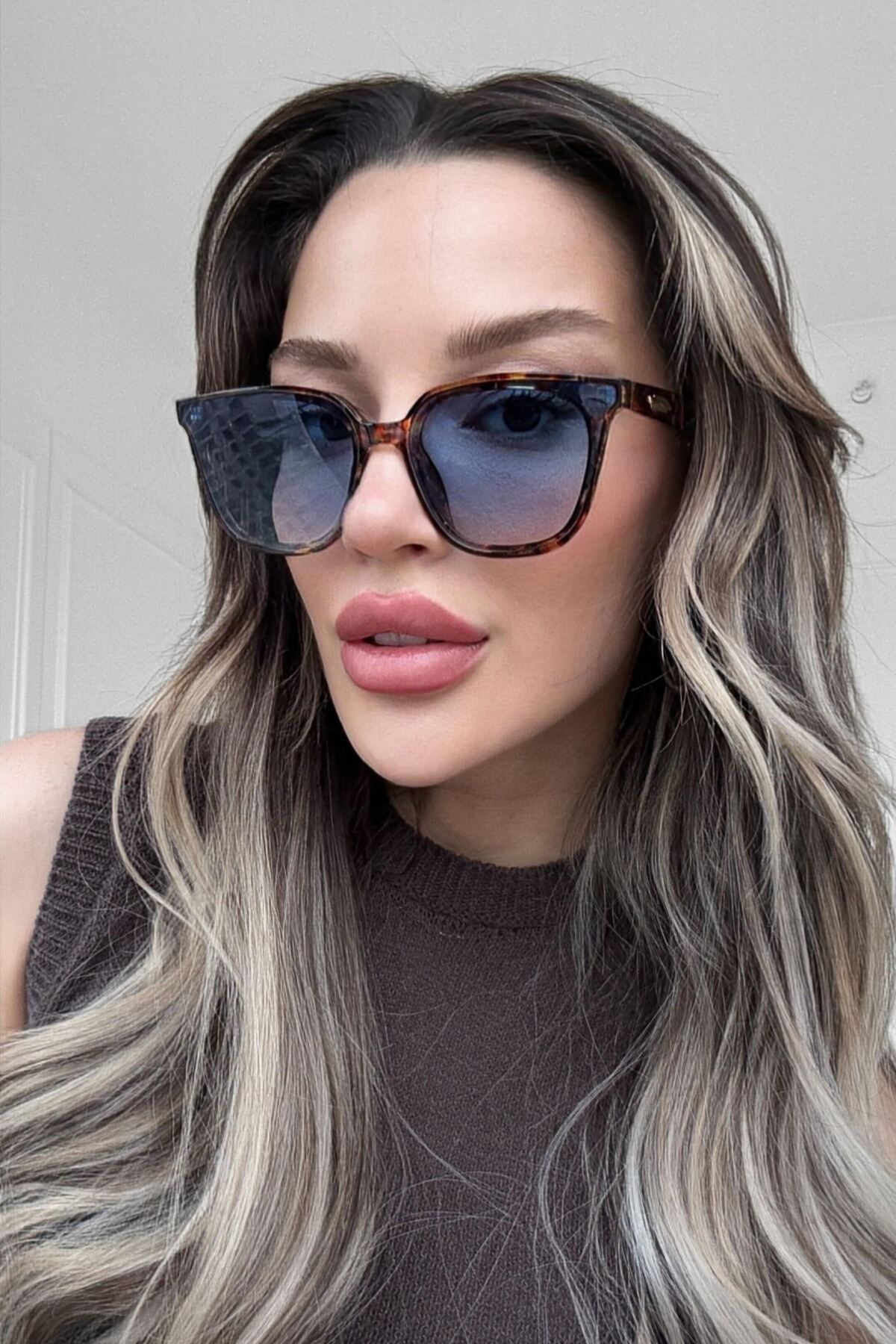 REN EYEWEAR Reyne Noire UV400 Korumalı, Hafif ve Şık Tasarımlı Geniş Çerçeveli Kadın Güneş Gözlüğü YENİ SEZON
