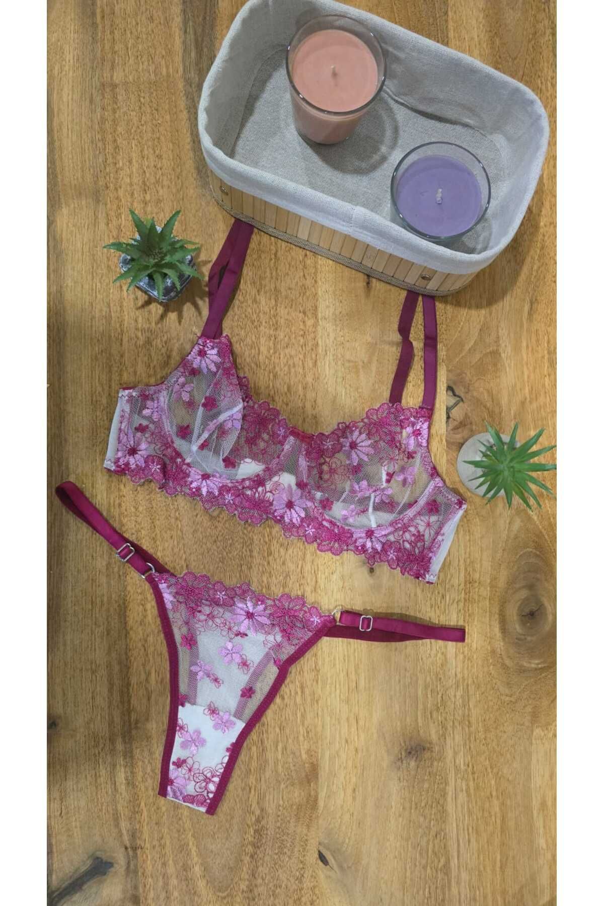 hepimiz alalım Pembe Çiçek İşlemeli Transparan Dantel Bralet & Tanga Takım