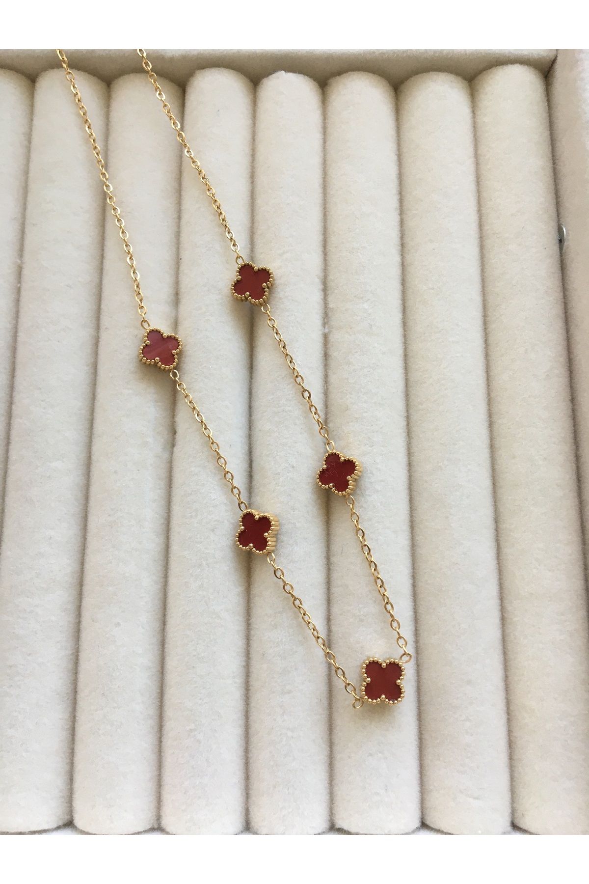 GUNESTAKI Gold Mini Bordo Yonca Model Çelik Kolye