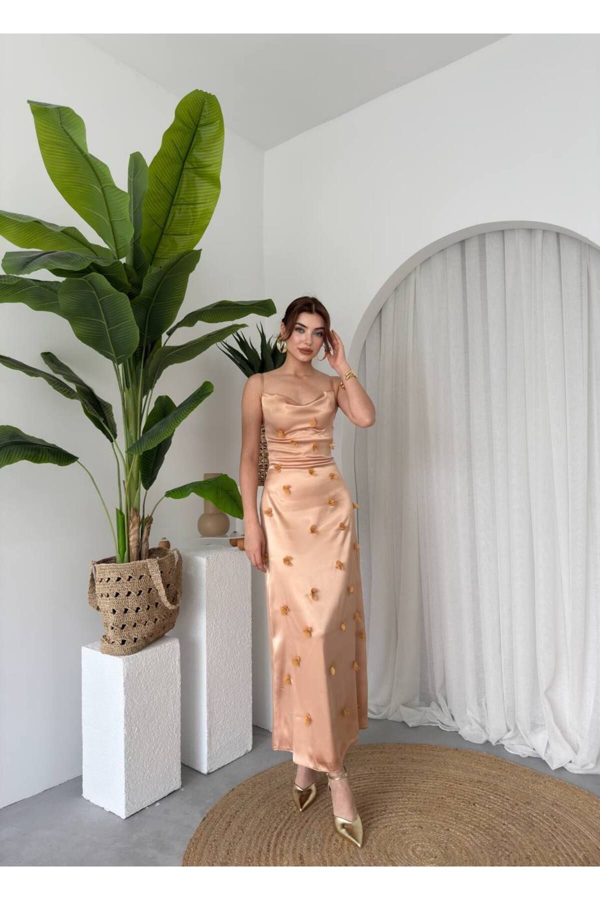 conconmoda Kadın Tasarım Saten Askılı Çiçek Detay Elbise Sara