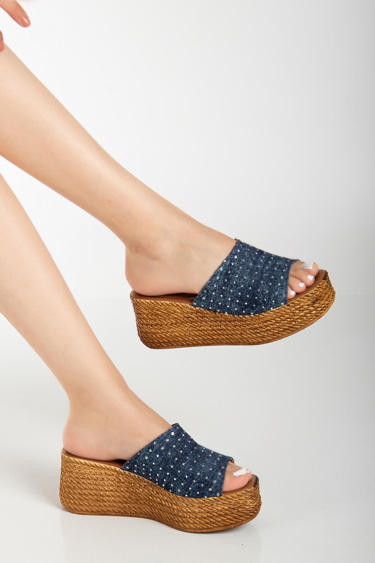 SUİNS SHOES Suins Serry Model Taş Aksesuarlı Terlik