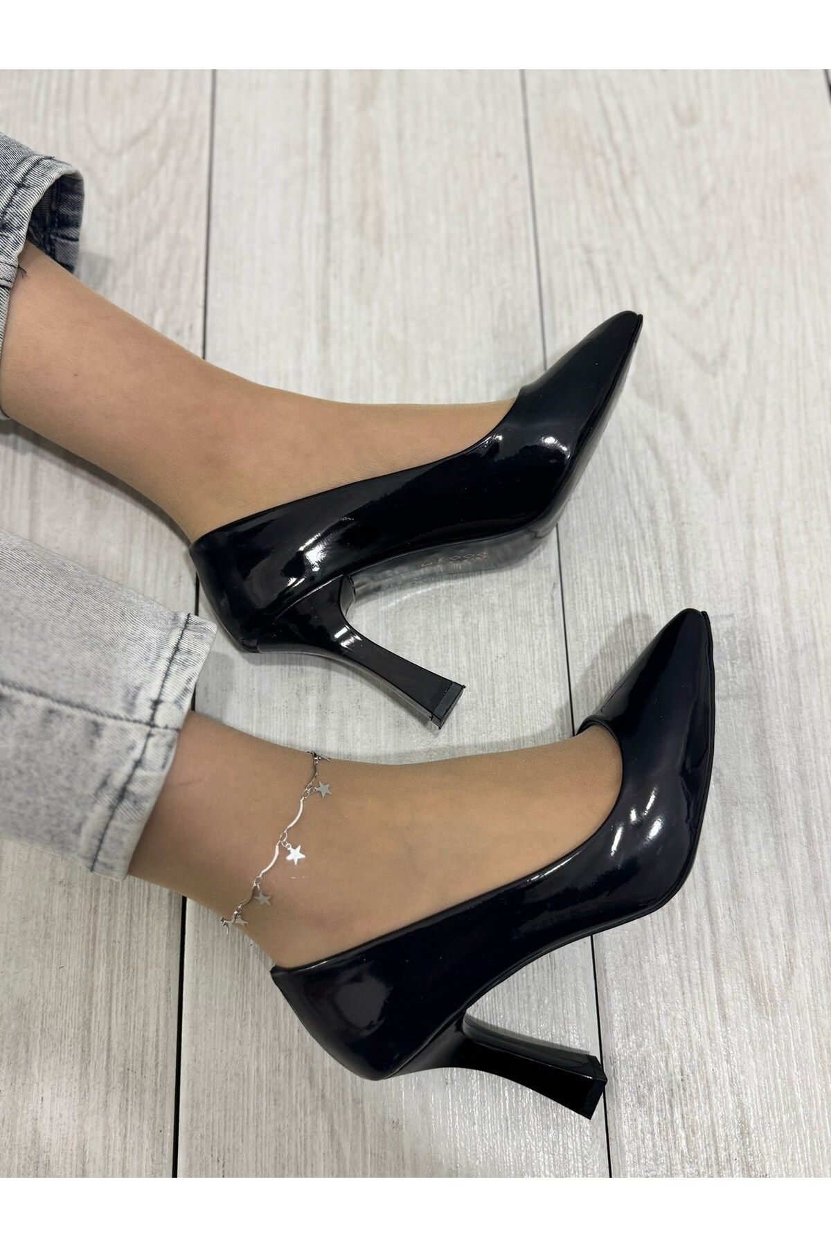 ayakkabiyolla Siyah Rugan Sivri Burun Stiletto
