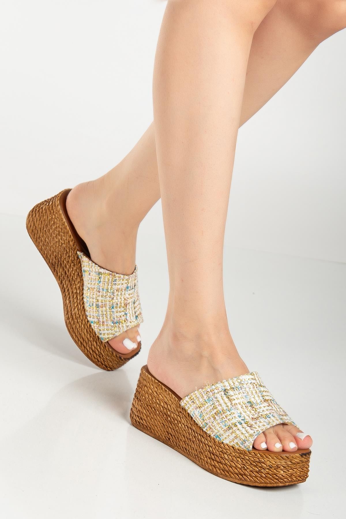 SUİNS SHOES Suins Serry Model Taş Aksesuarlı Terlik