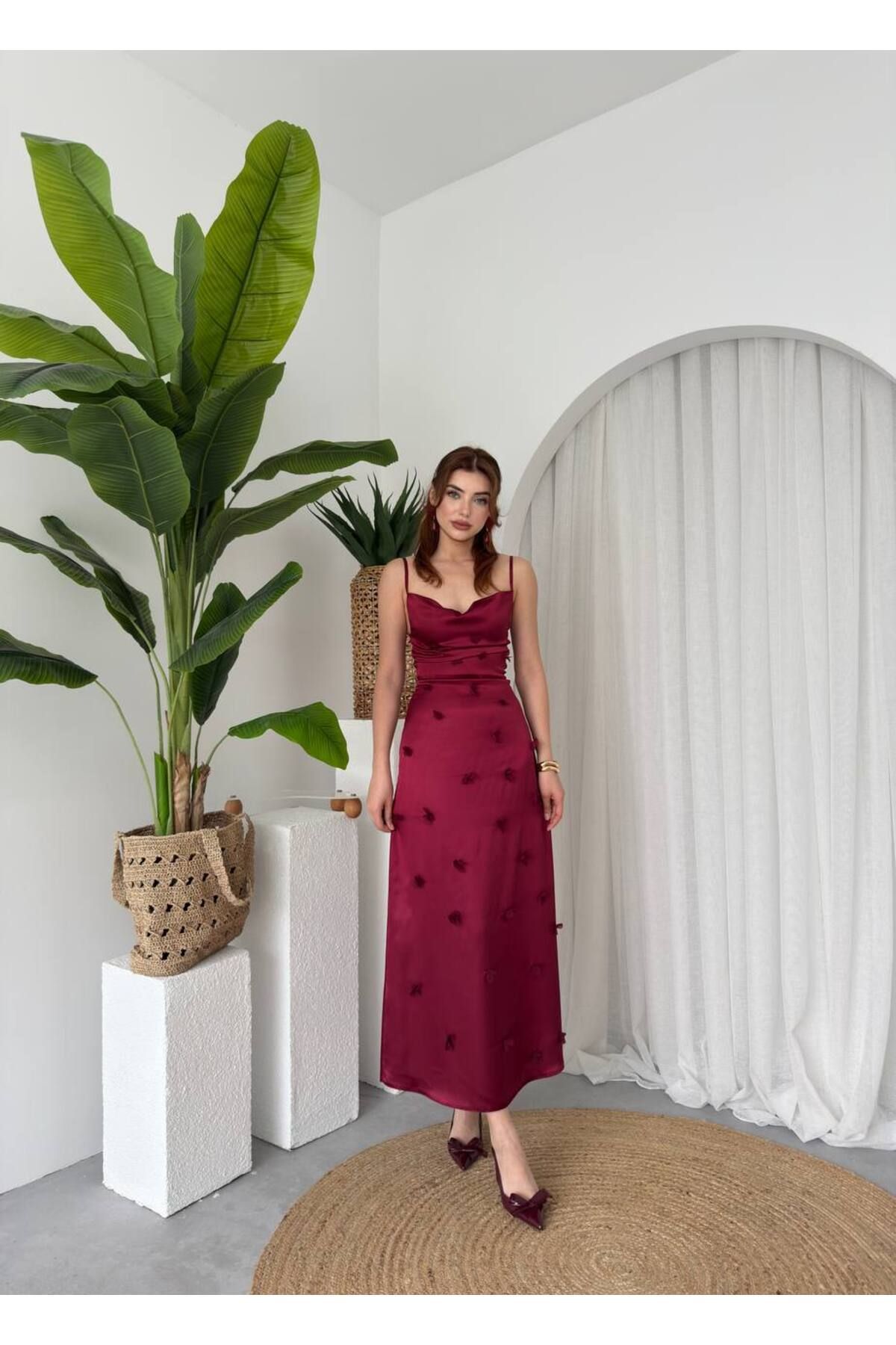 conconmoda Kadın Tasarım Saten Askılı Çiçek Detay Elbise Sara