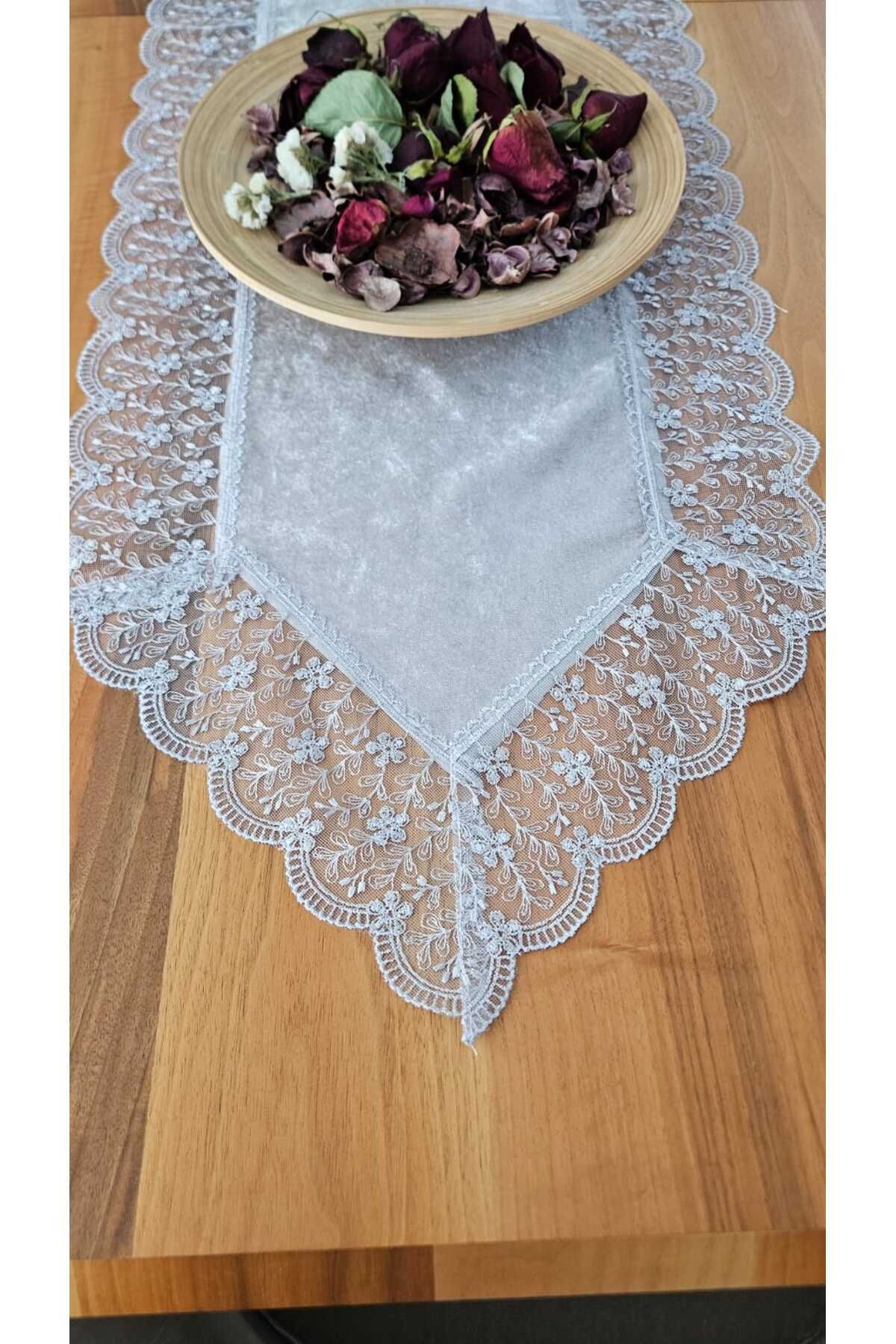 ZESA HOME Kadife Dokulu Dantel Detaylı Runner