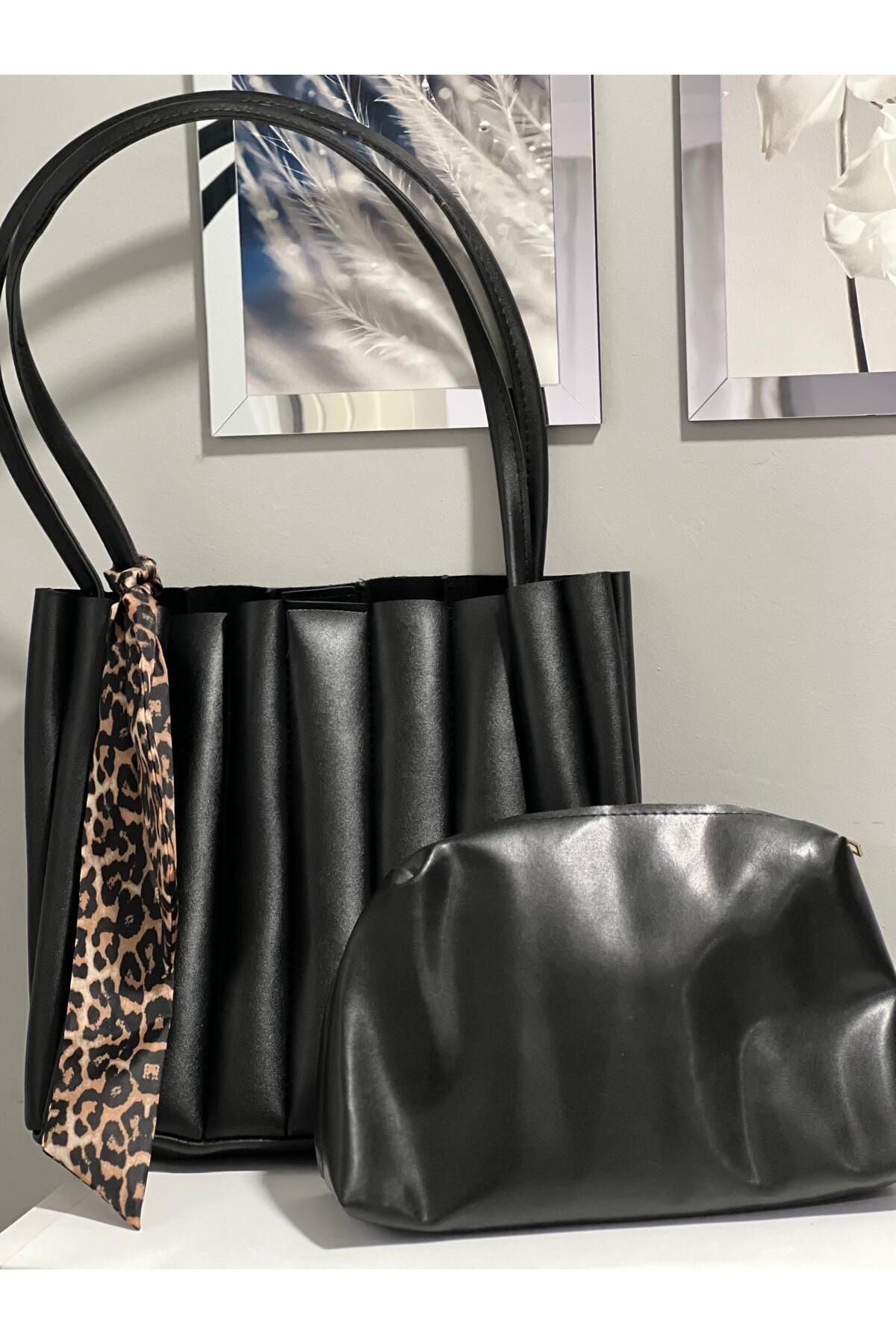 ST Bags Kadın Yeni Sezon Şık Tasarım Yavrulu Fular Detaylı Siyah Omuz Çanta