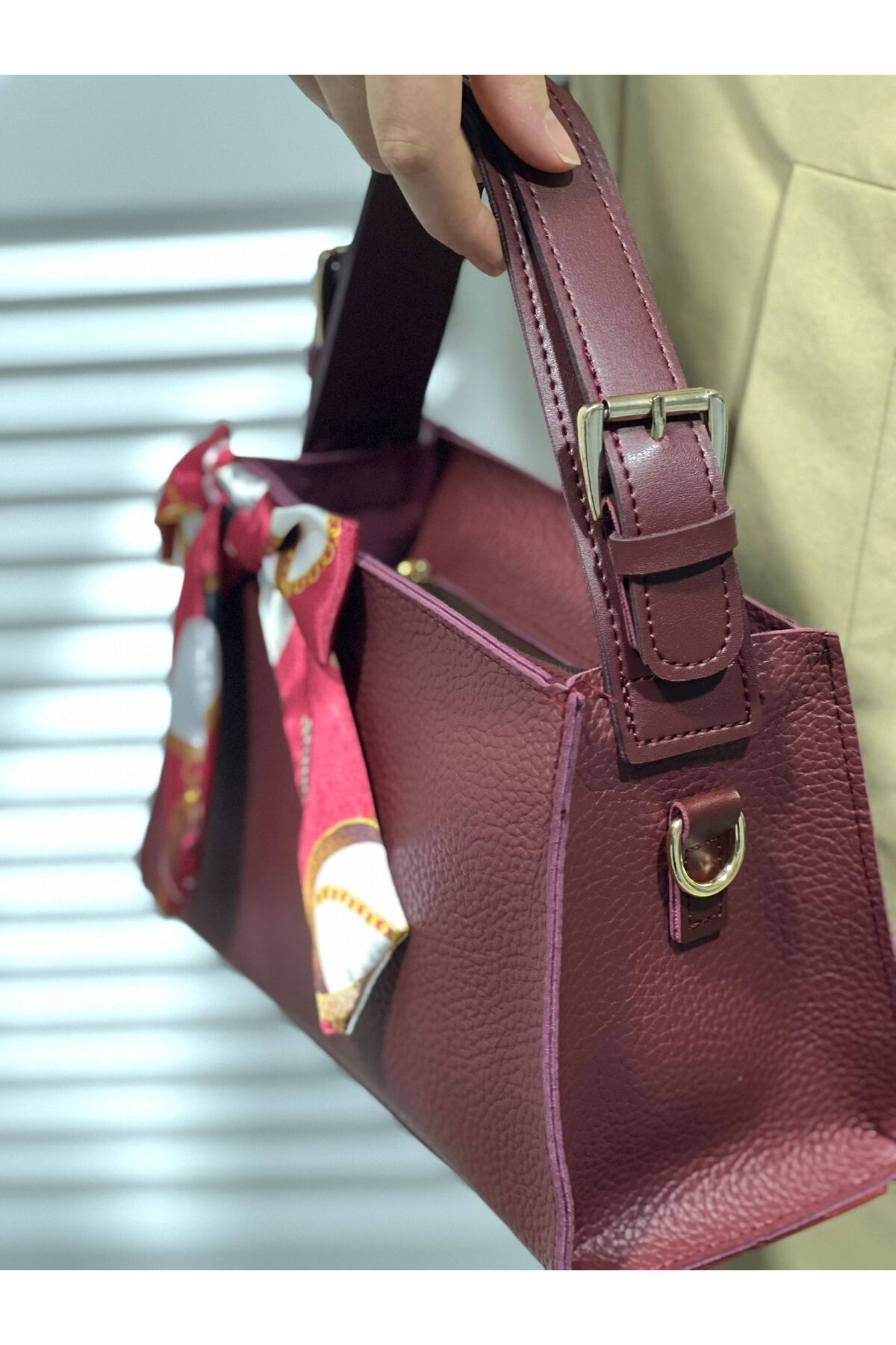 ST Bags Kadın Bordo Yeni Tasarım Fular Detaylı Omuz Çantası