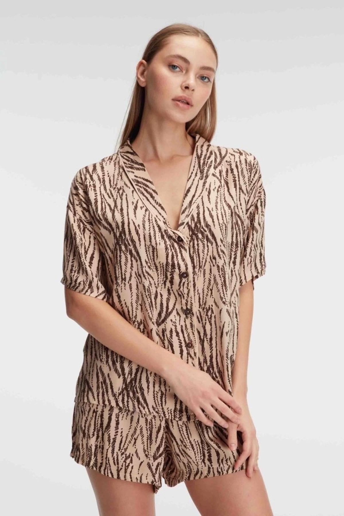 GiyimCity Kadın Kısa Kol Viskon Kumaş Desenli Pijama Takımı