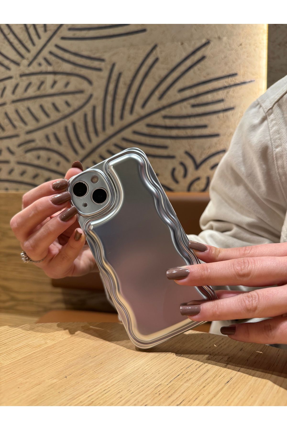 Mois Case İPhone 15 uyumlu Zigzaglı gümüş gri kılıf