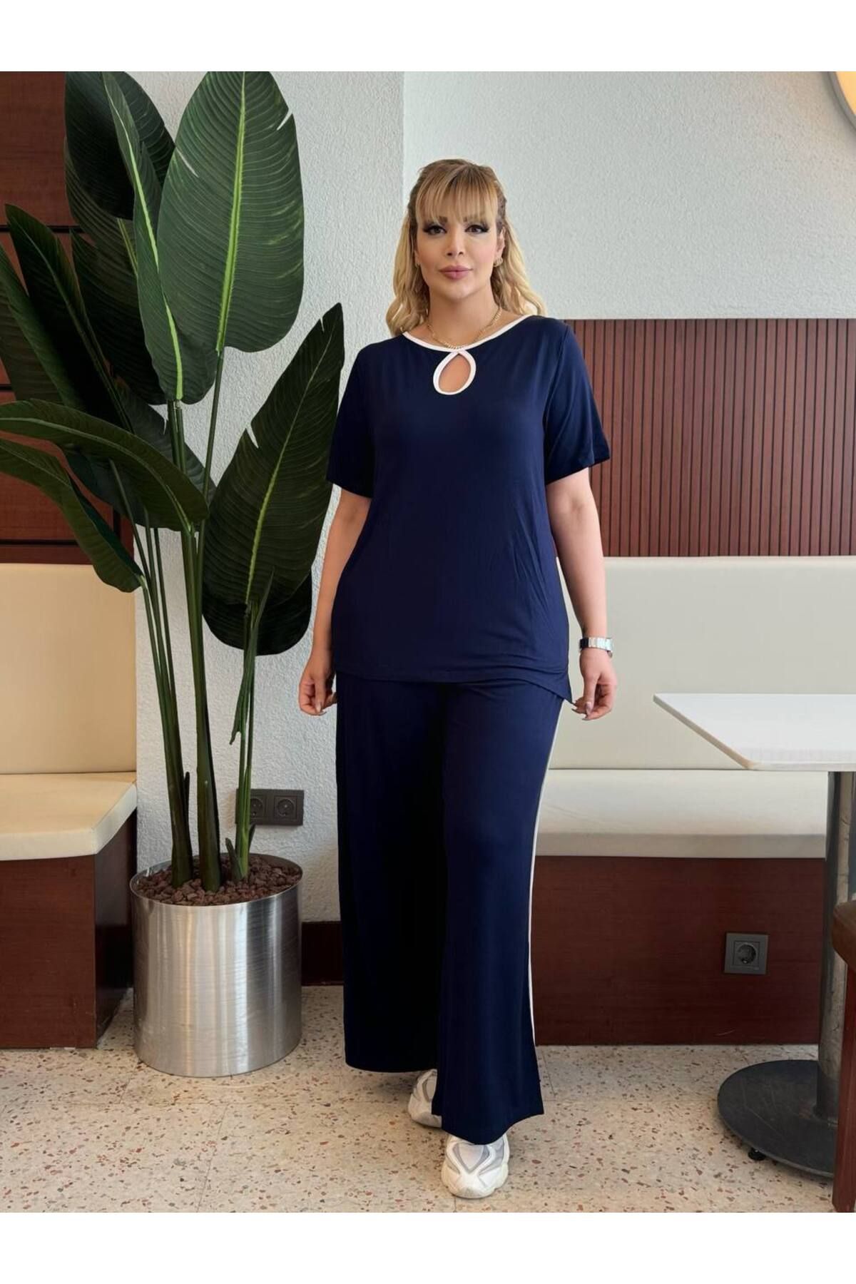 MODA DAMLA YAKA DETAYLI İNCE BİYE ŞERİTLİ ESNEK BÜYÜK BEDEN EŞOFMAN TAKIM