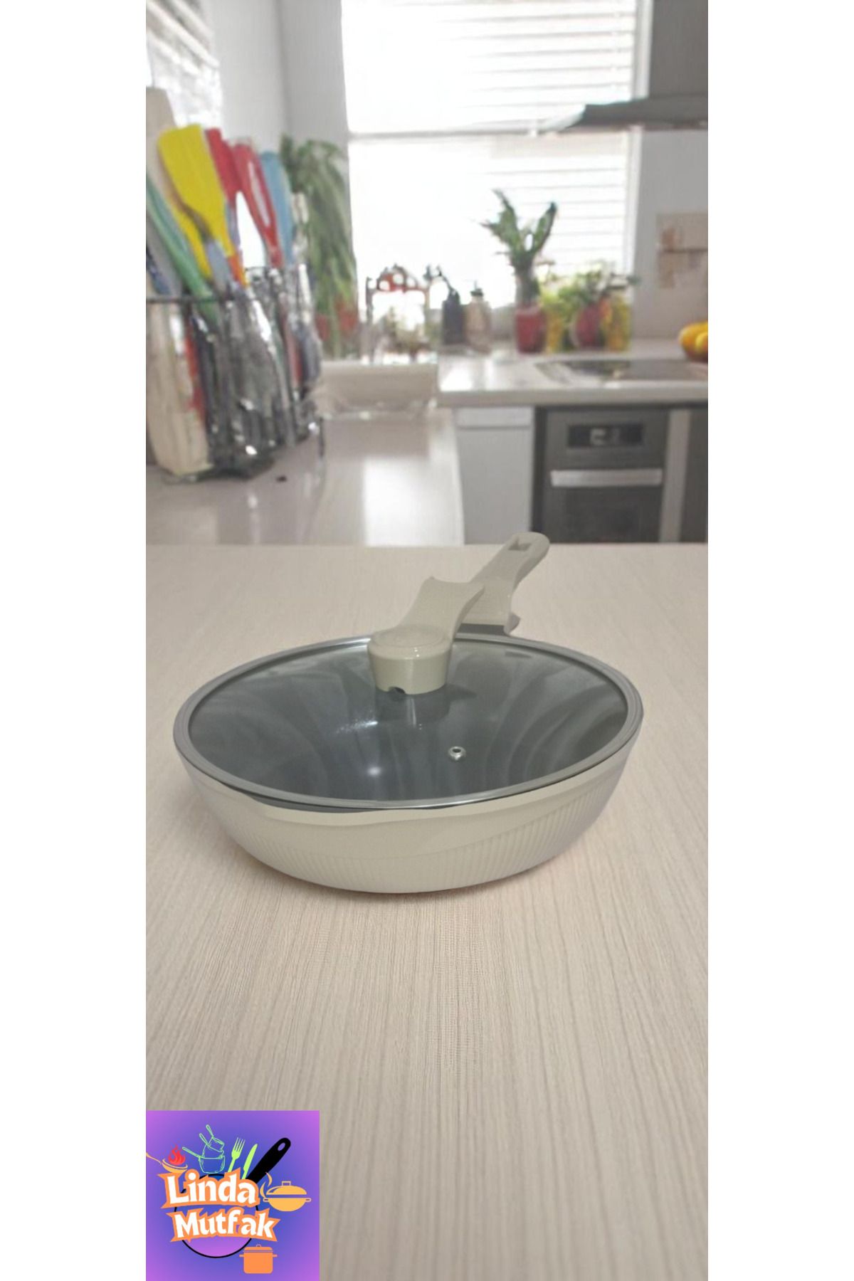 Akdeniz 28 cm Cam Kapaklı Krem Döküm Derin Tava