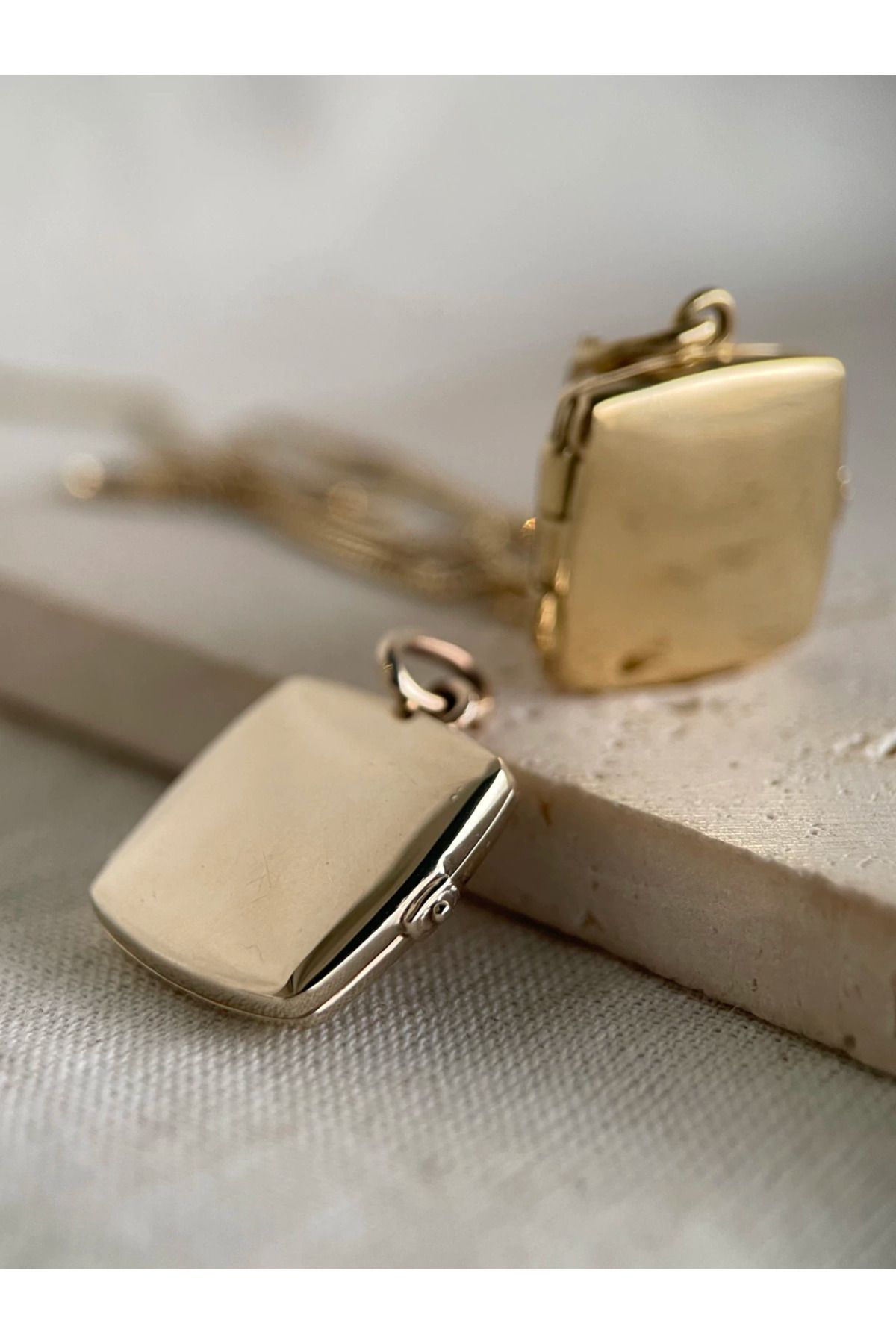 VESTA JEWELRY 925 Ayar Gümüş Kadın Kare Model Kapaklı Hatıra Resimli Altın Kaplamalı Kolye