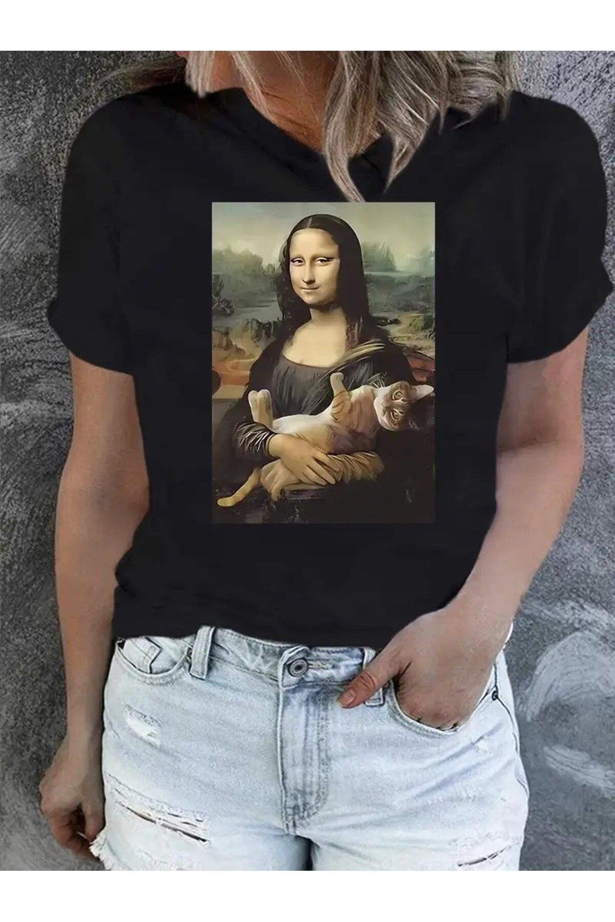LEIVOR Mona Lisa & Kedi Poz Baskılı Kadın T-shirt