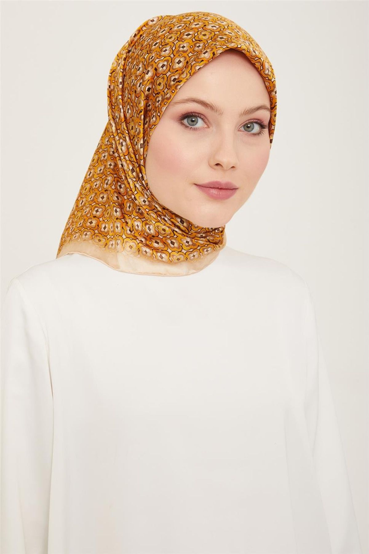 Armine Sura İpek Eşarp 9134D (S ) 90 x 90 Gold - 05