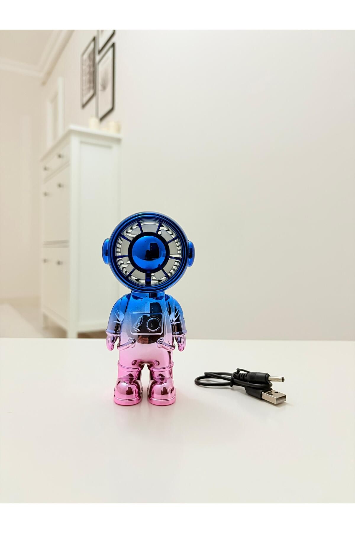 Store 2 Kademeli Astronot Görünümlü Elde ve Masada Kullanılabilir Şarjlı Mavi Mini Fan