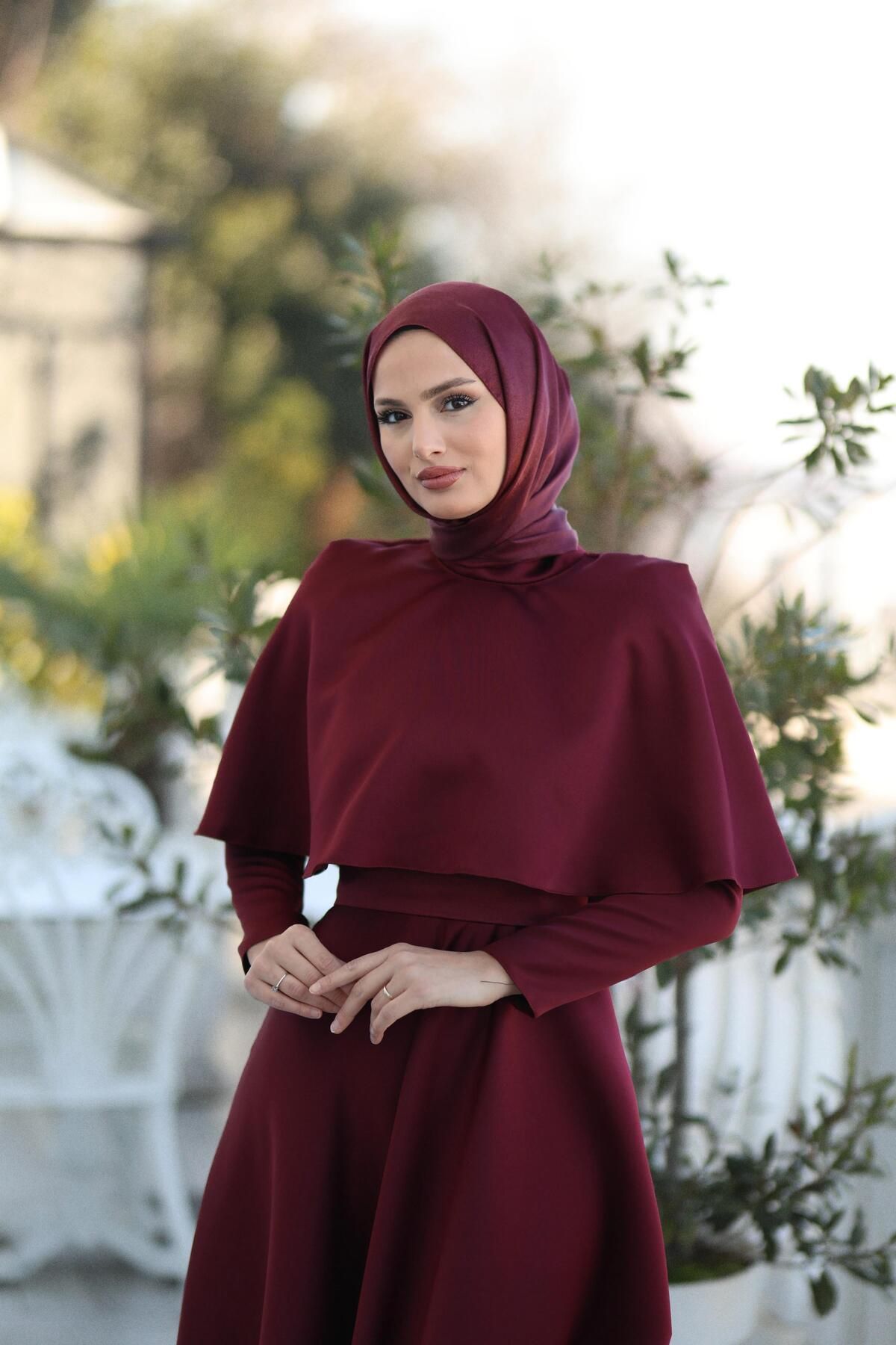 DİSE KADIN BORDO PELERİN DETAYLI BELLE TESETTÜR ABİYE