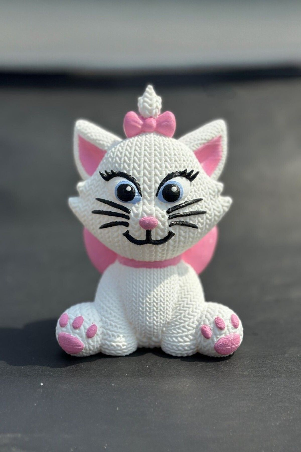 MARKENZO Örgü Prenses Kedi Anahtarlık – Fiyonklu Sevimli Figür | 3D Baskı Tatlı Aksesuar