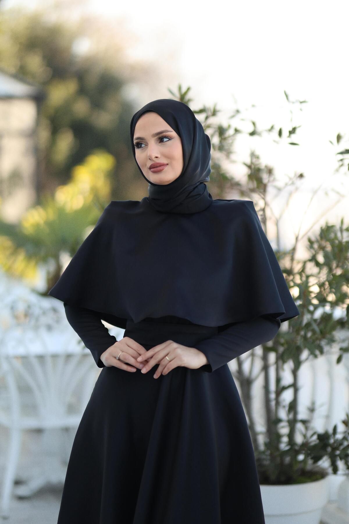 DİSE KADIN SİYAH PELERİN DETAYLI BELLE TESETTÜR ABİYE