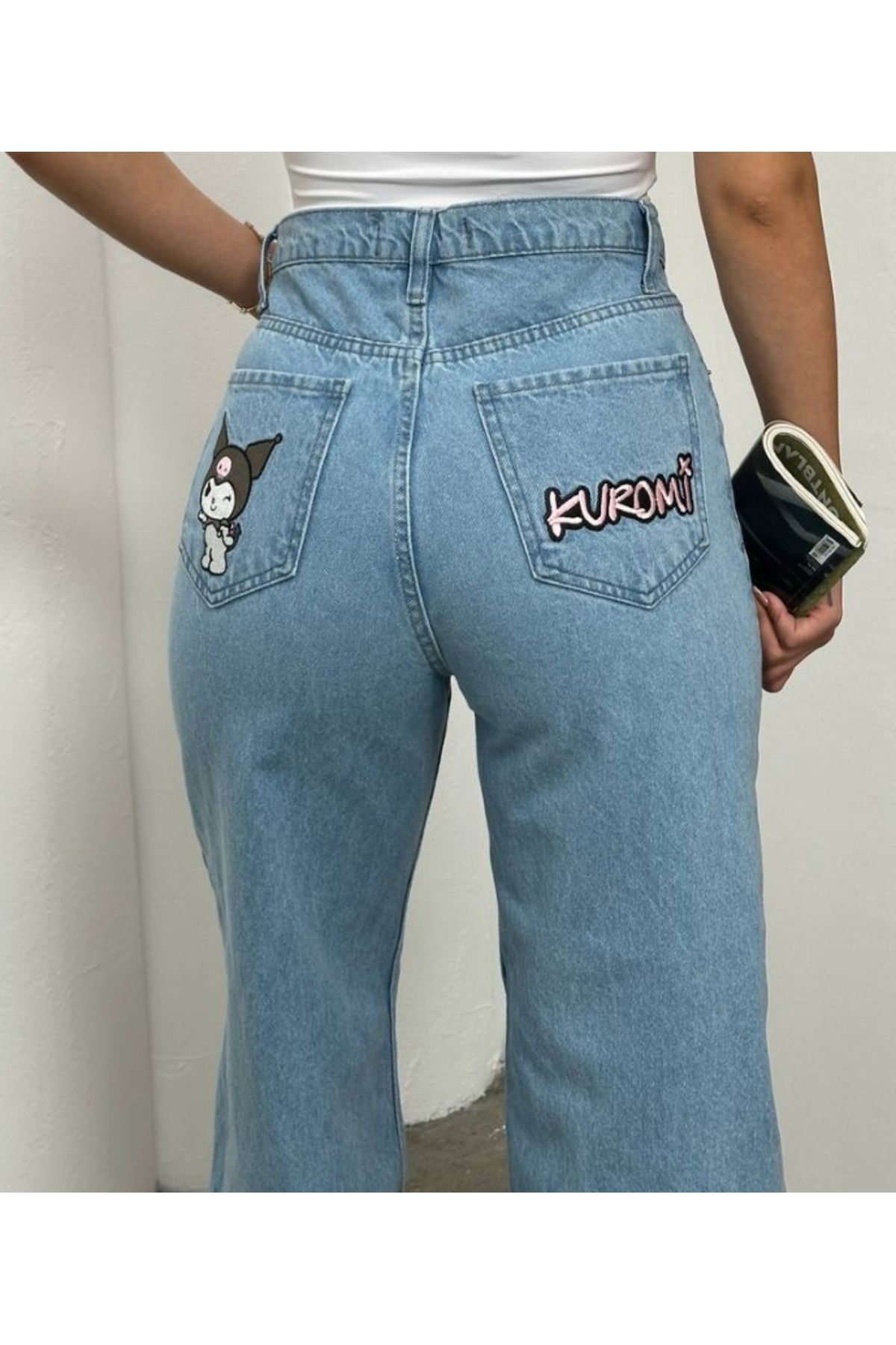 KOTOLOG Kuromi Boru Paça Wide Leg Arka Cep Nakışlı Kadın Jean