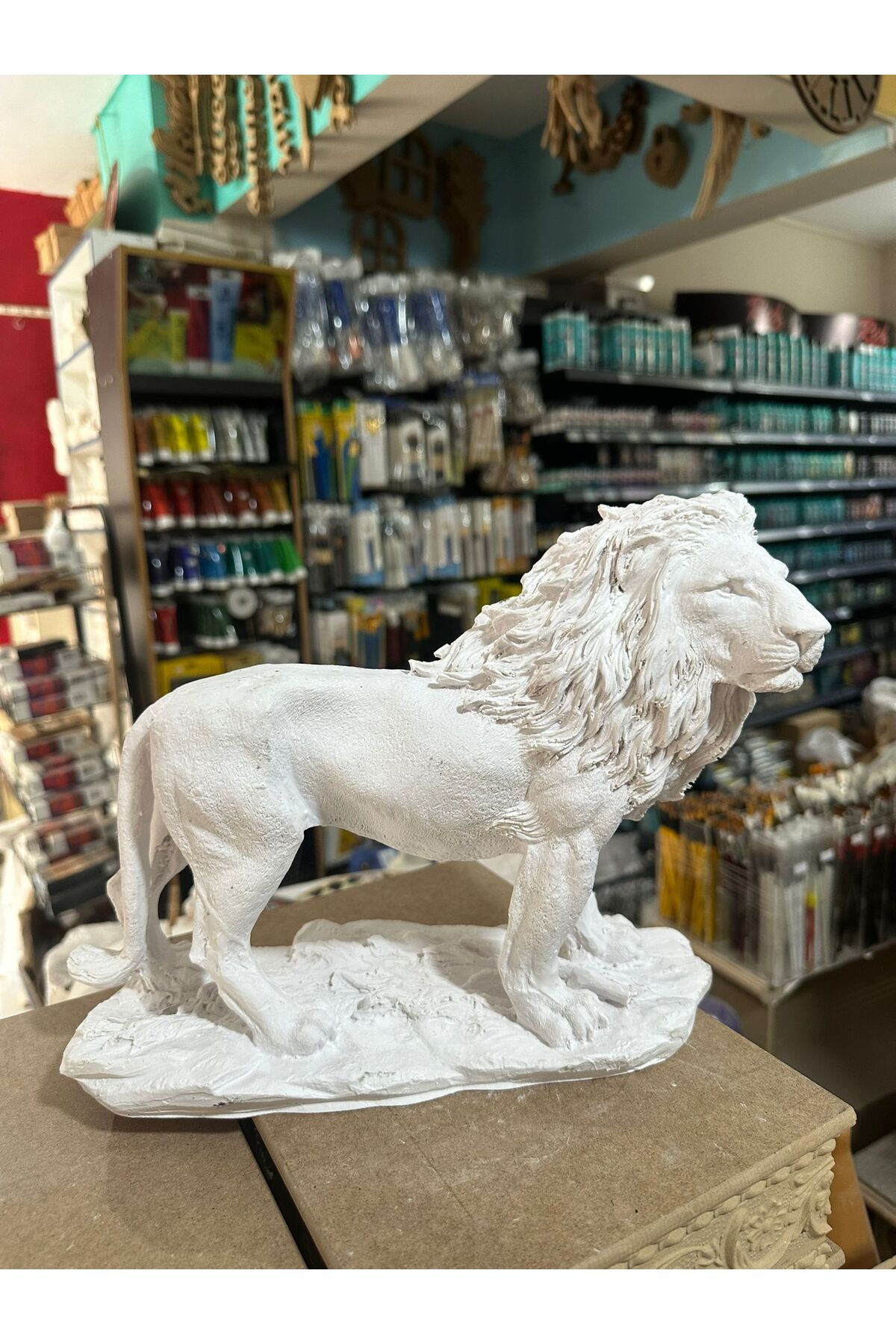 BAYRAMPASAHOBİM Ham Polyester Ayakta Kaideli Aslan Biblosu 35x25 cm