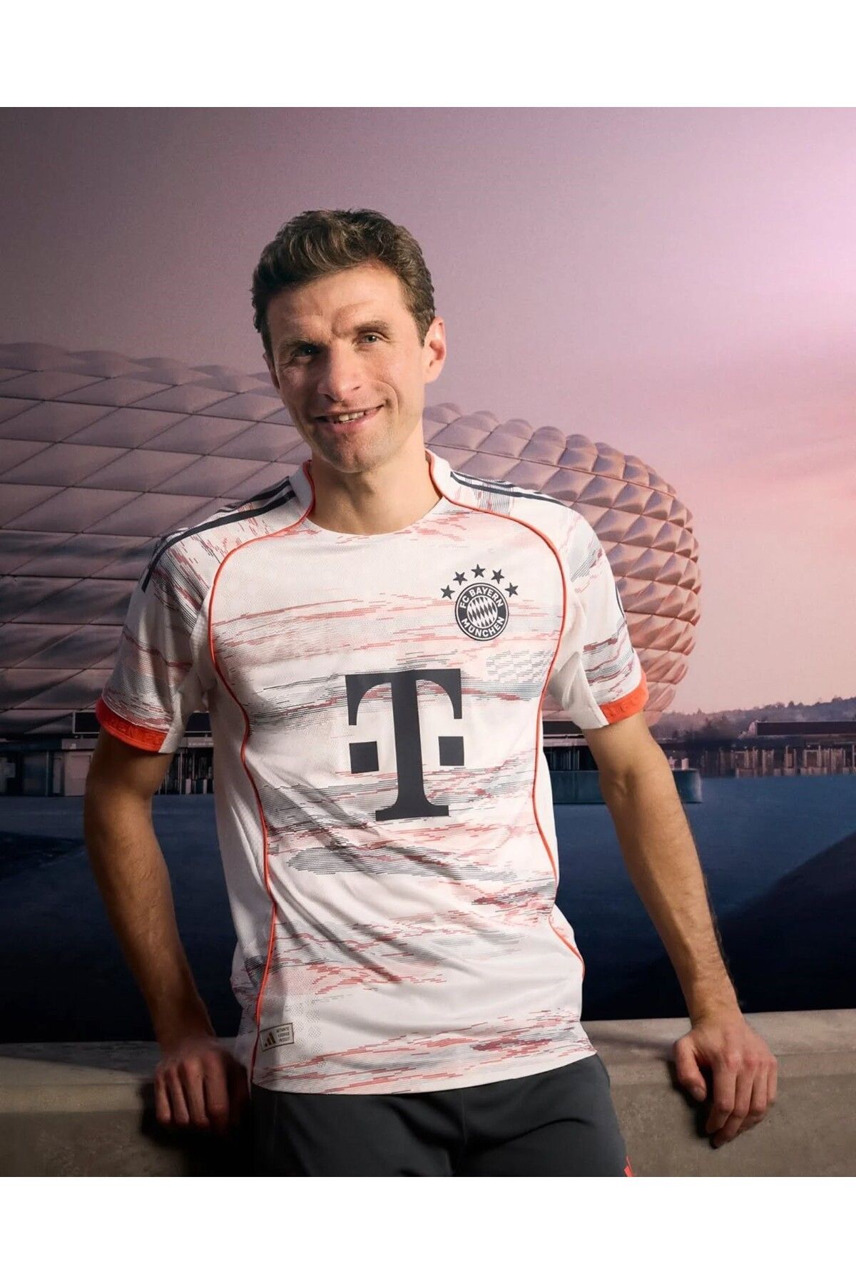 Ronson Bayern Münih 2025/26 Sezonu İsimsiz Deplasman Forması