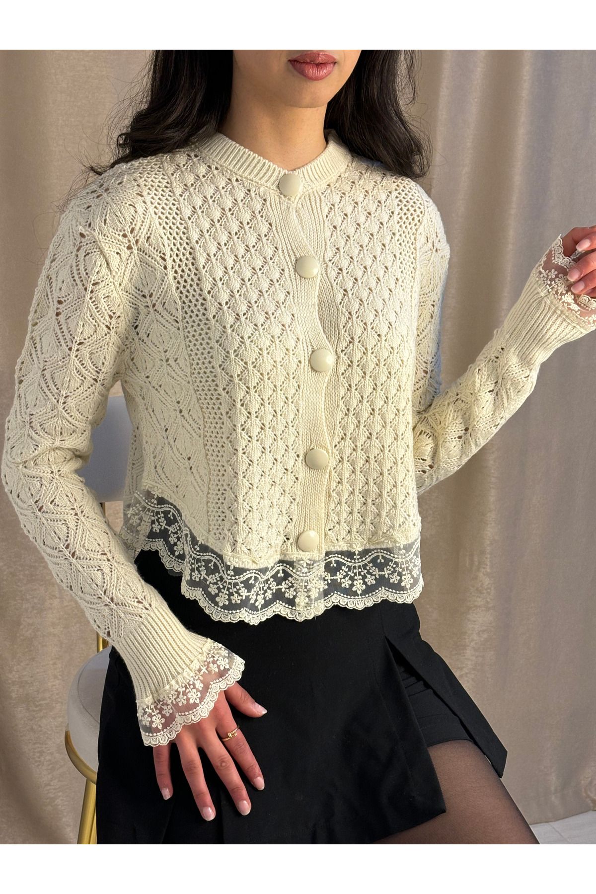 MİDİ BUTİK DANTEL DETAYLI HIRKA