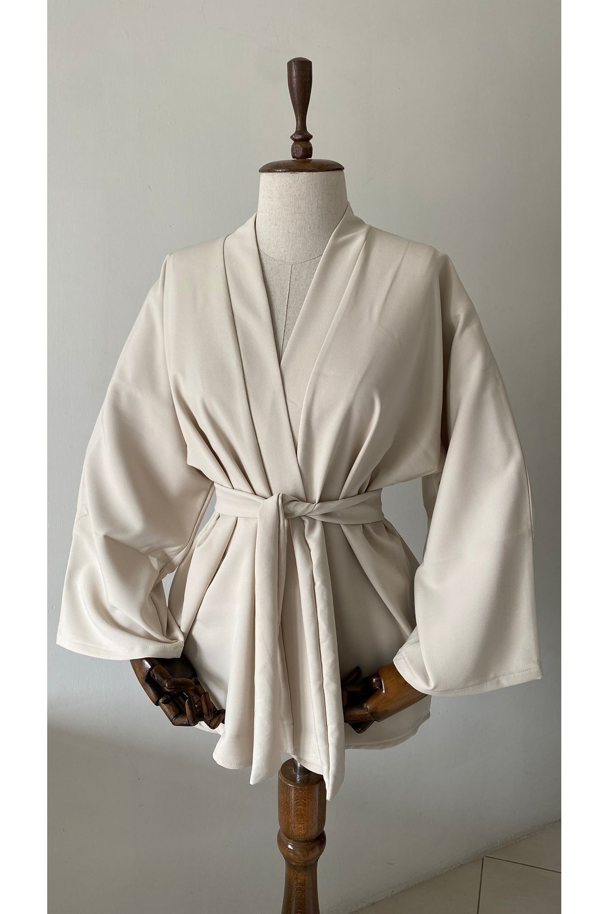 Glowear Atelier Ecru Kuşaklı Tasarım Kimono - KREMRENGİ