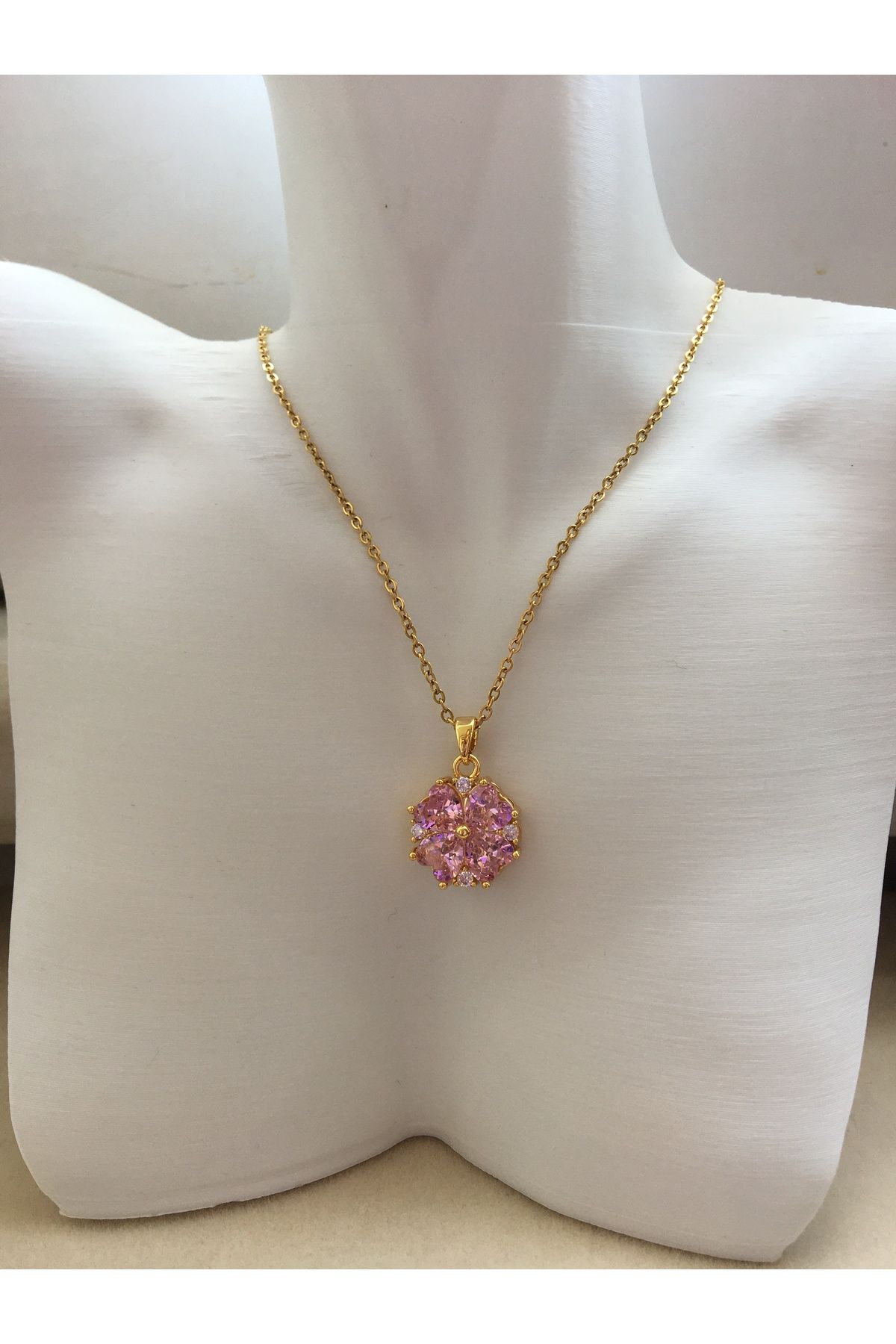 GUNESTAKI Gold Kenarlı Pembe Kuvars Taşlı Çelik Kolye
