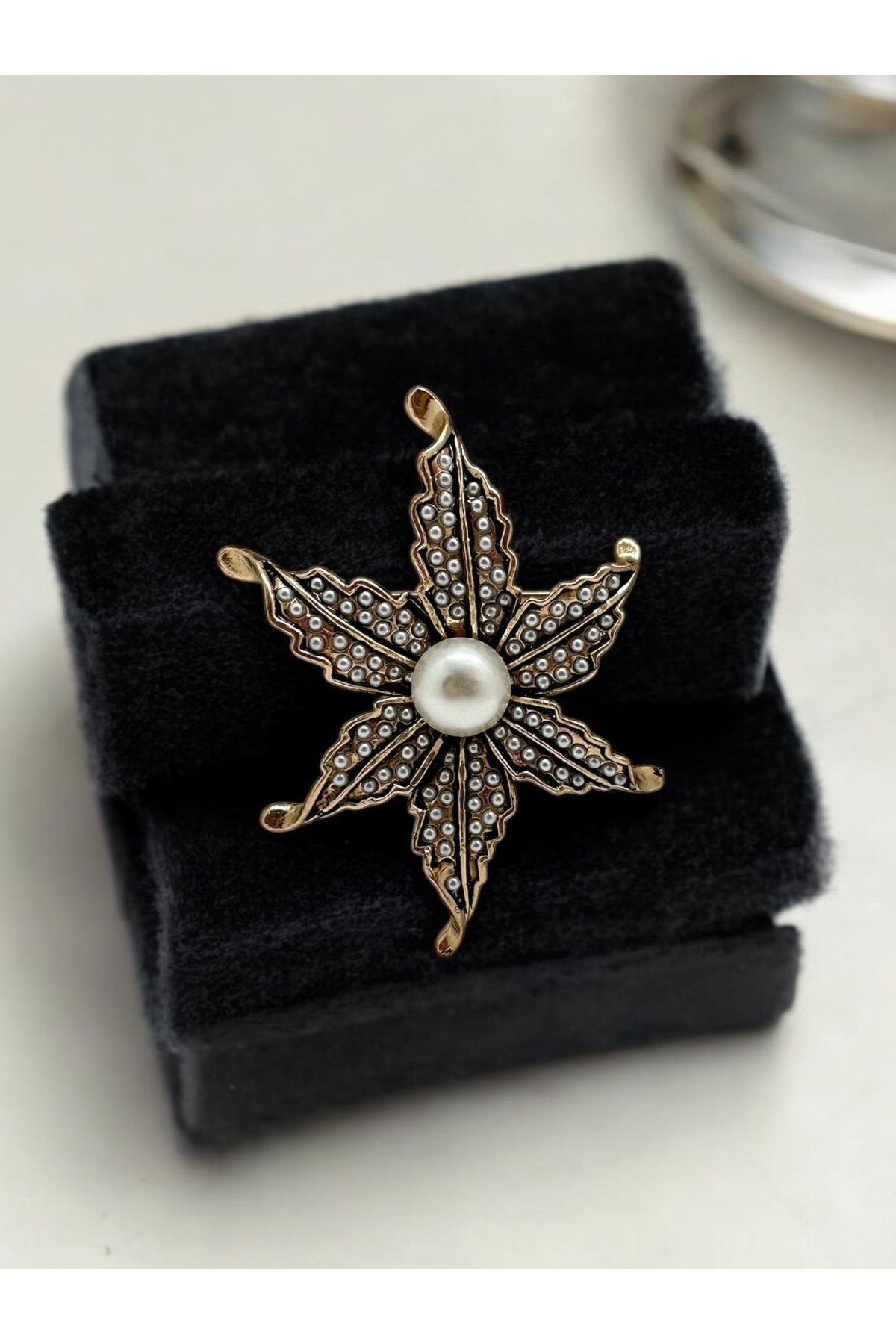 FUYA JEWELLERY Menekşe Broş