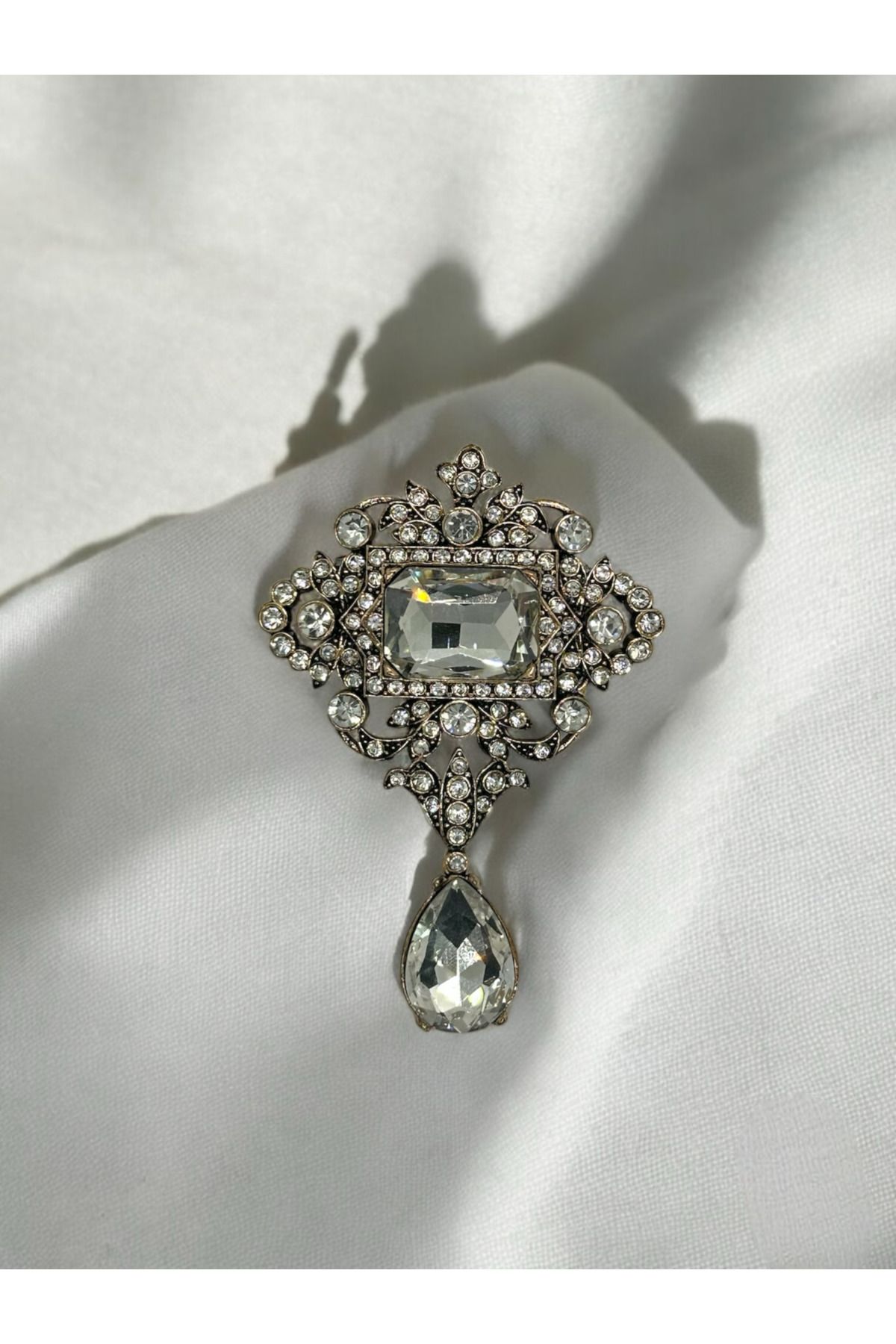 FUYA JEWELLERY Damla Taşlı Broş