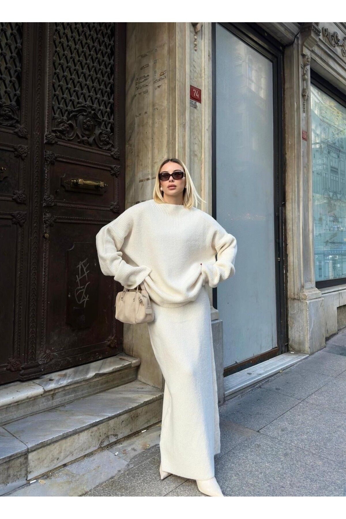 ADENLİNA Kolları Yırtmaç Detaylı Şardonlu Oversize Triko Kazak Maxi Etek Takım