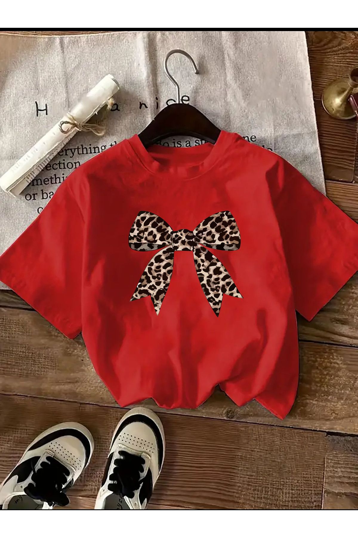 ModaSphere Leopar Desenli Kurdele Detaylı Basic Tişört