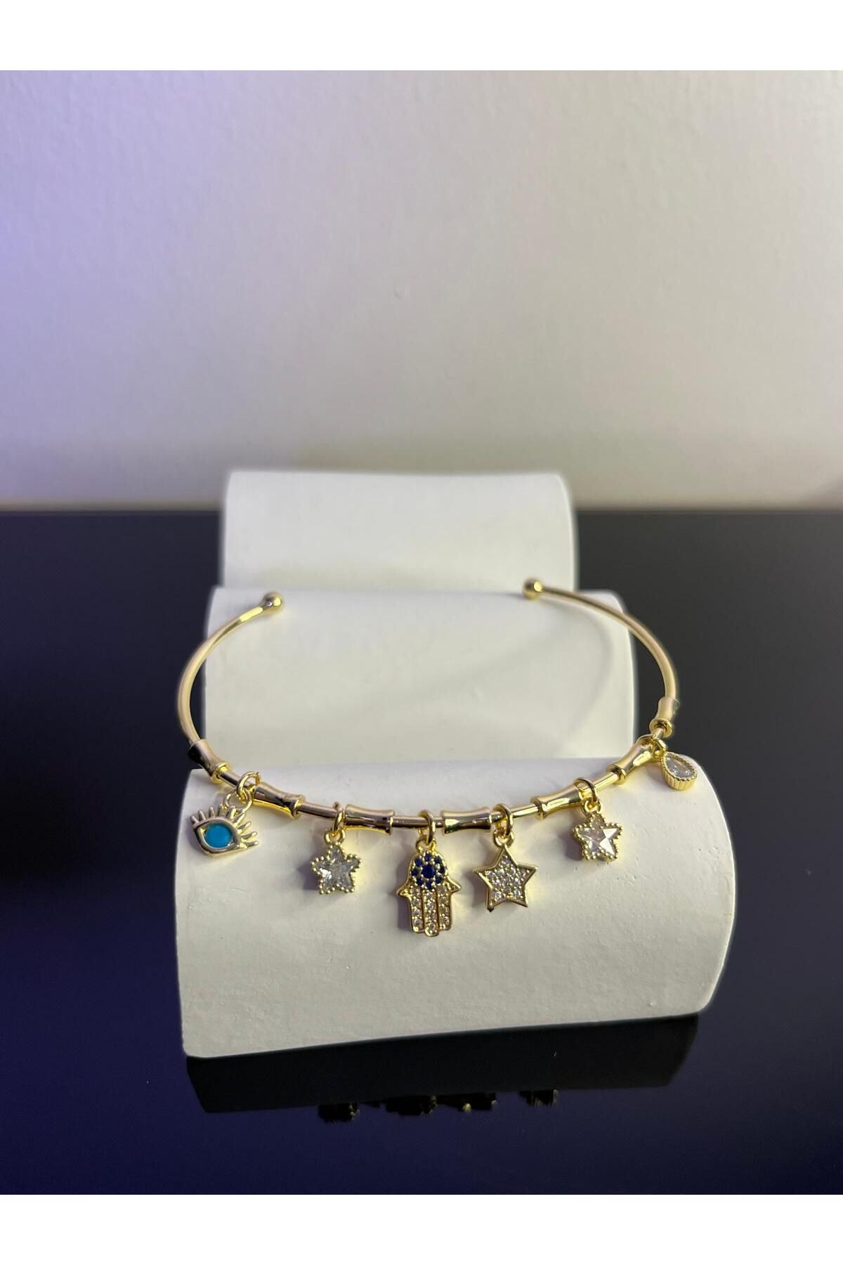 DENİZ ERKUL JEWELRY Özel Tasarım Charm Detaylı Bileklik – Modern ve Şık Kadın Aksesuarı