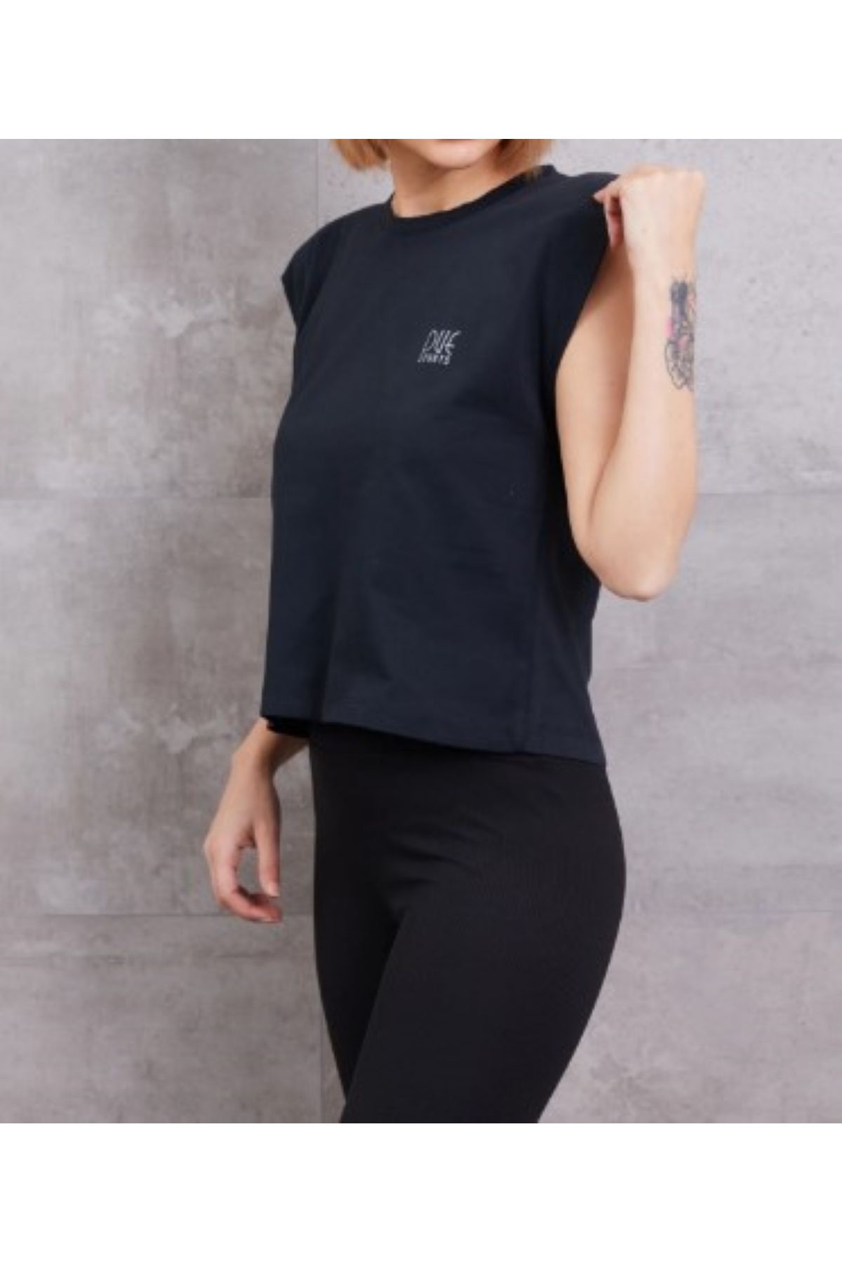 ZY BUTİK Siyah Vatkalı Kolsuz T-shirt