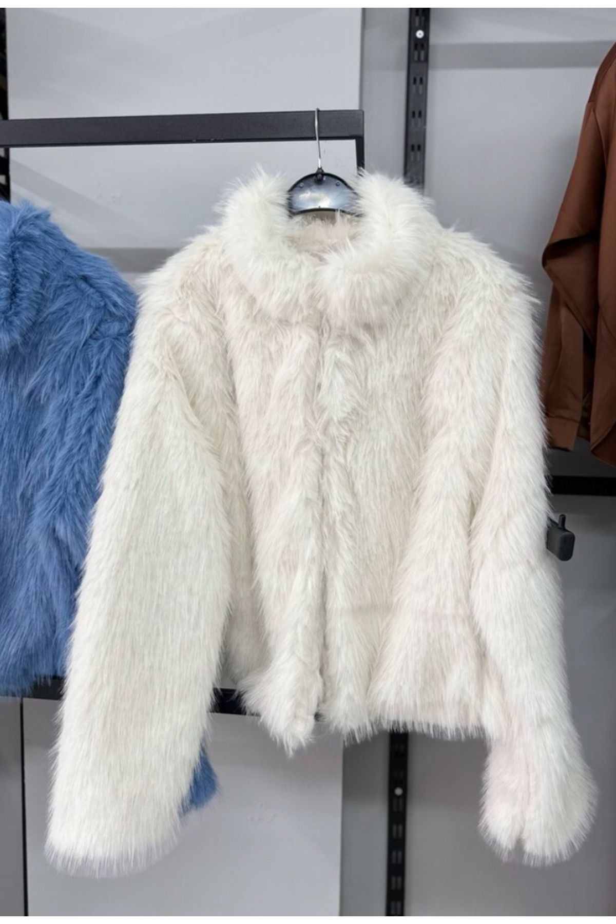 Style Beyaz Peluş Kürk