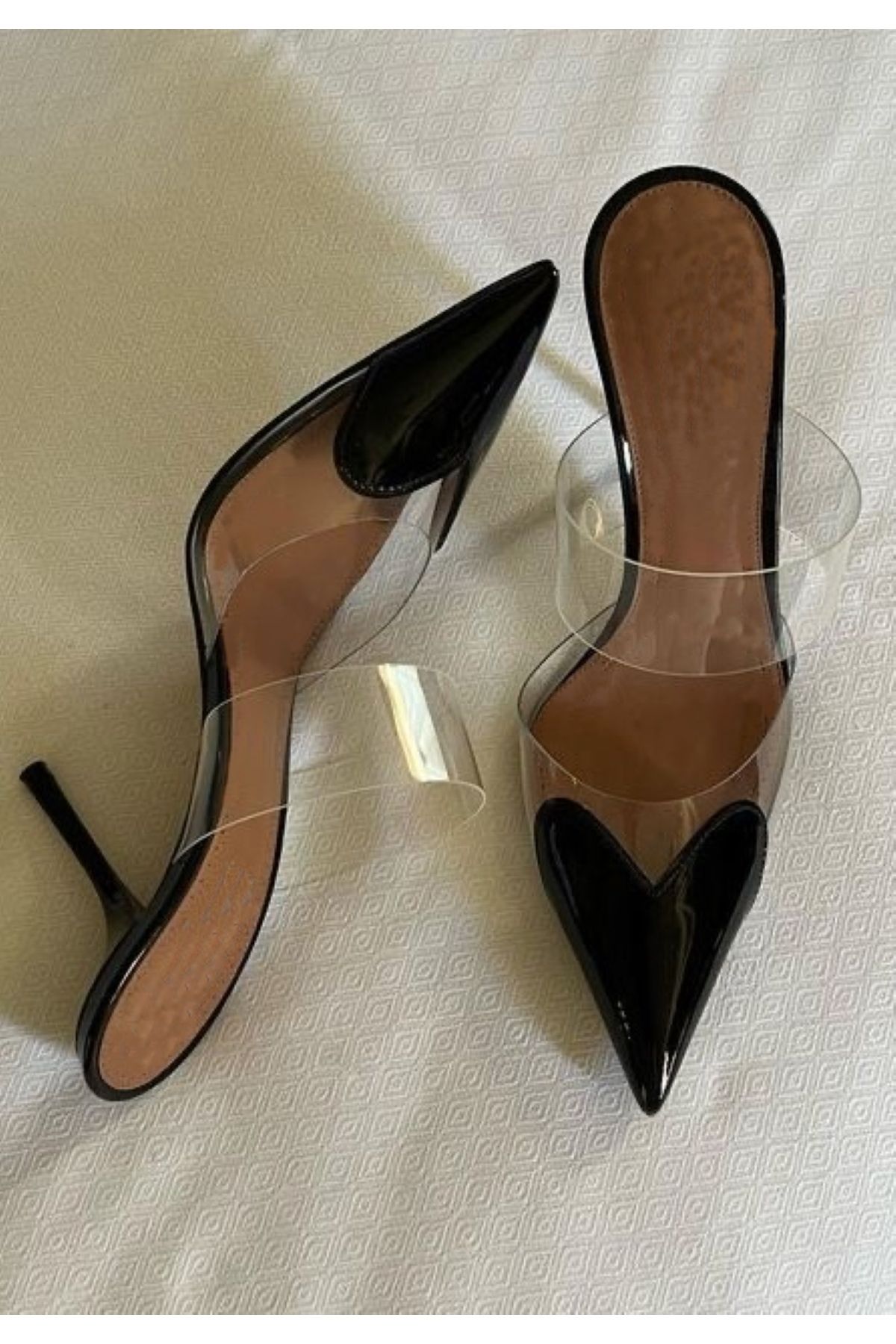 TrendyAnka Lady Siyah Rugan Şeffaf Kalp Model 8 Cm Sivri Burunlu İnce Topuklu Kalpli Ayakkabı Stiletto