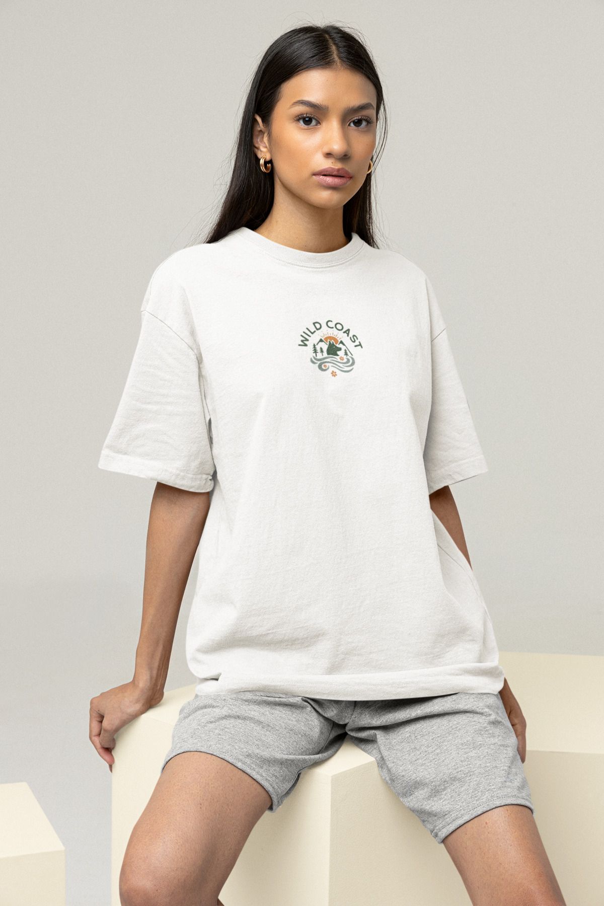 Sheeshbucks Wild Coast Camp Tasarımlı Kadın Oversize Beyaz Tişört