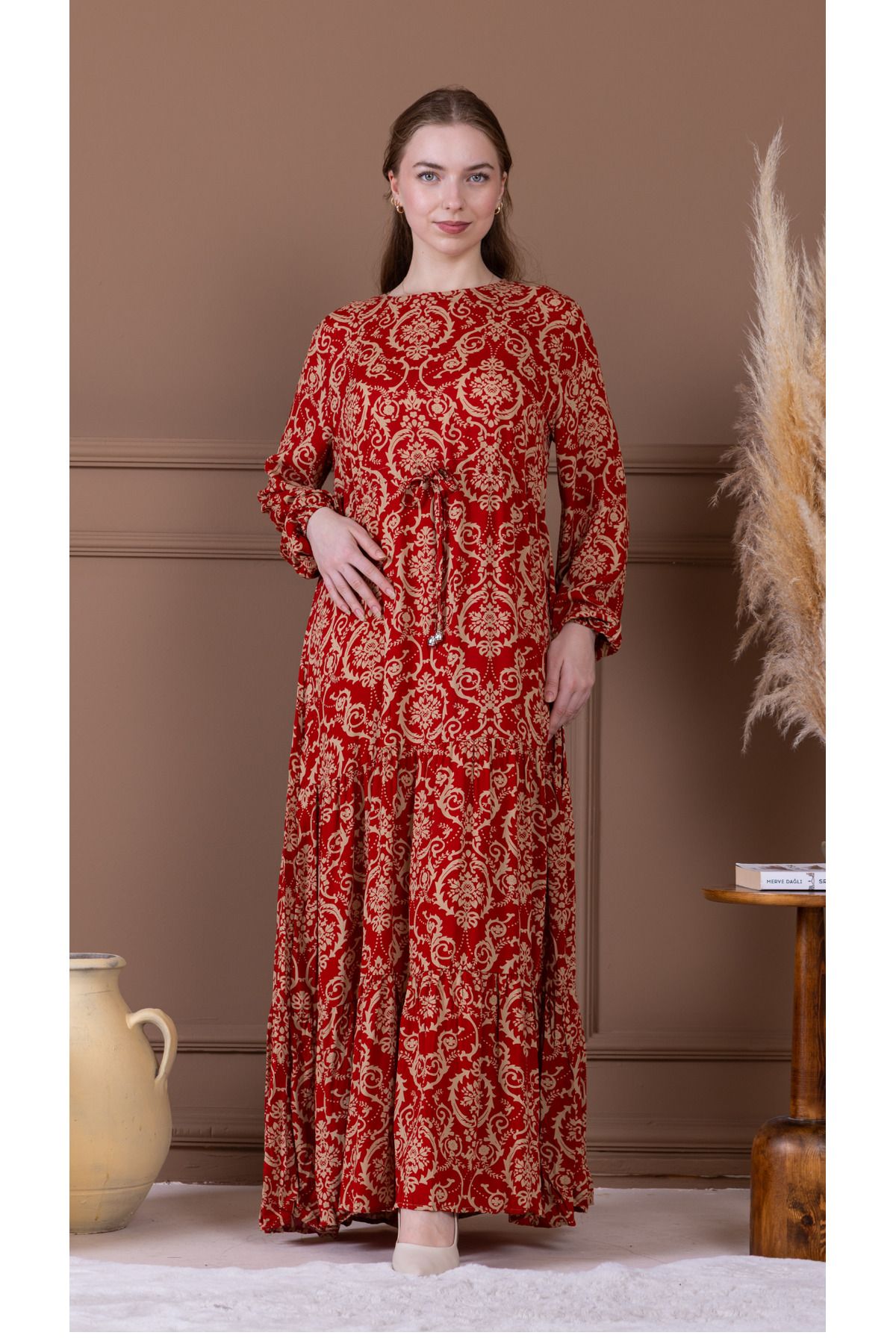 Meşe Moda kırmızı desenli elbise