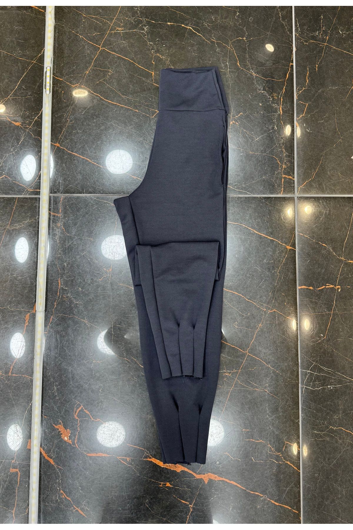 Kinzi Pileli havuç paça pantolon