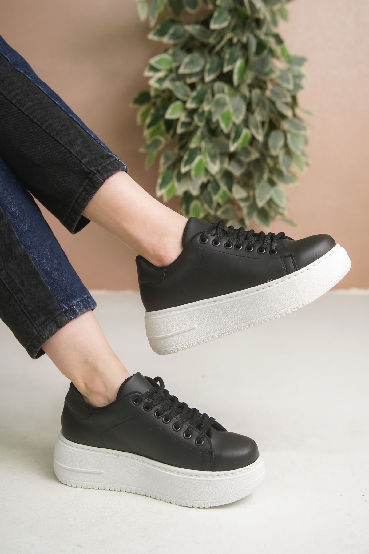 Craftique Siyah Beyaz Kadın Sneaker Spor Ayakkabı Kalın Yüksek Tabanlı Bağcıklı Hafif Günlük ve Şık Kullanım