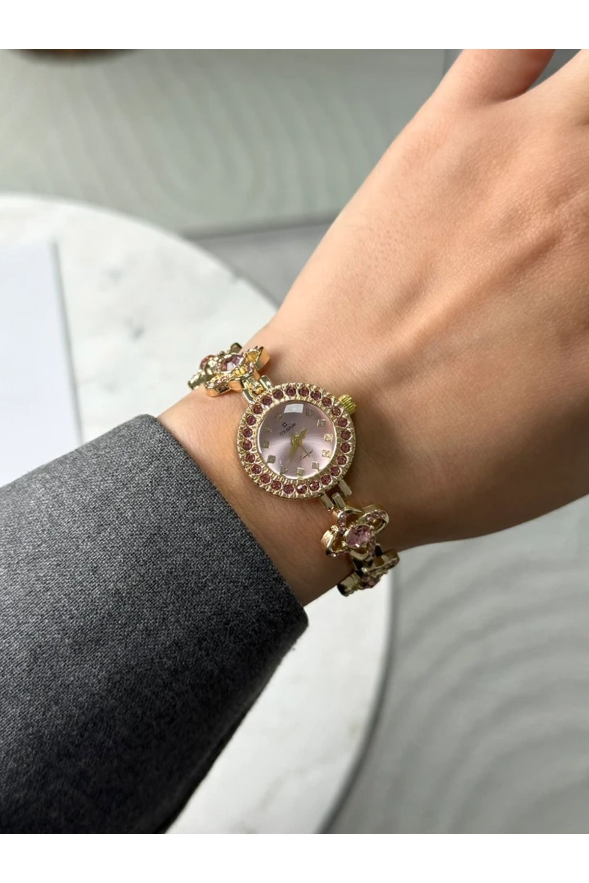 RoseandRoses Blom Çiçek Detaylı Taşlı Kordon Kadın Kol Saati Gold (Pembe Kadran Pembe Taşlar)