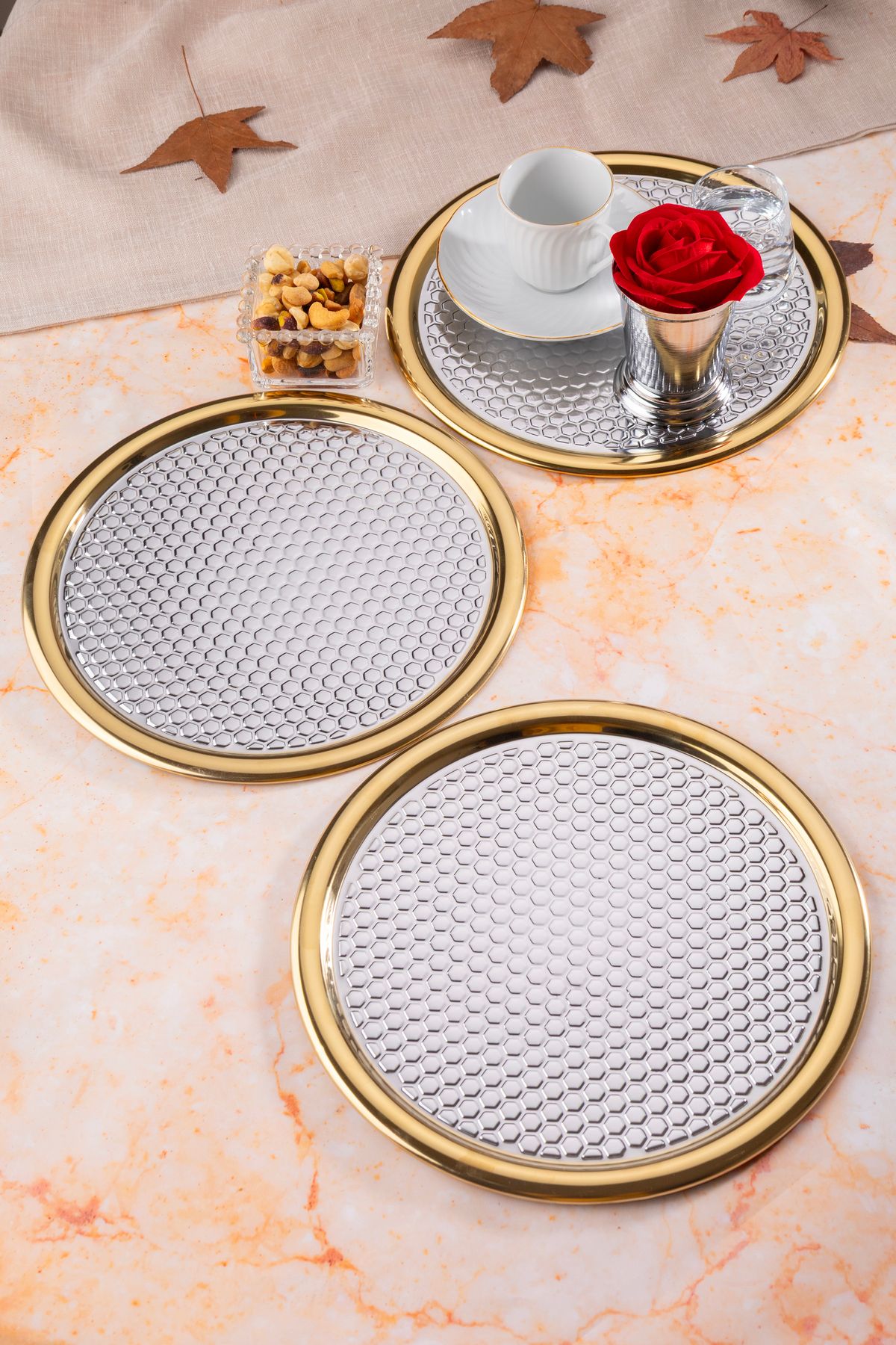 Aslı Hediyelik 3'lü Lüx Orta Desenli Kenar kaplamalı Yuvarlak 22 cm Model Gümüş Servis , Çay ,kahve Sunum Tepsisi