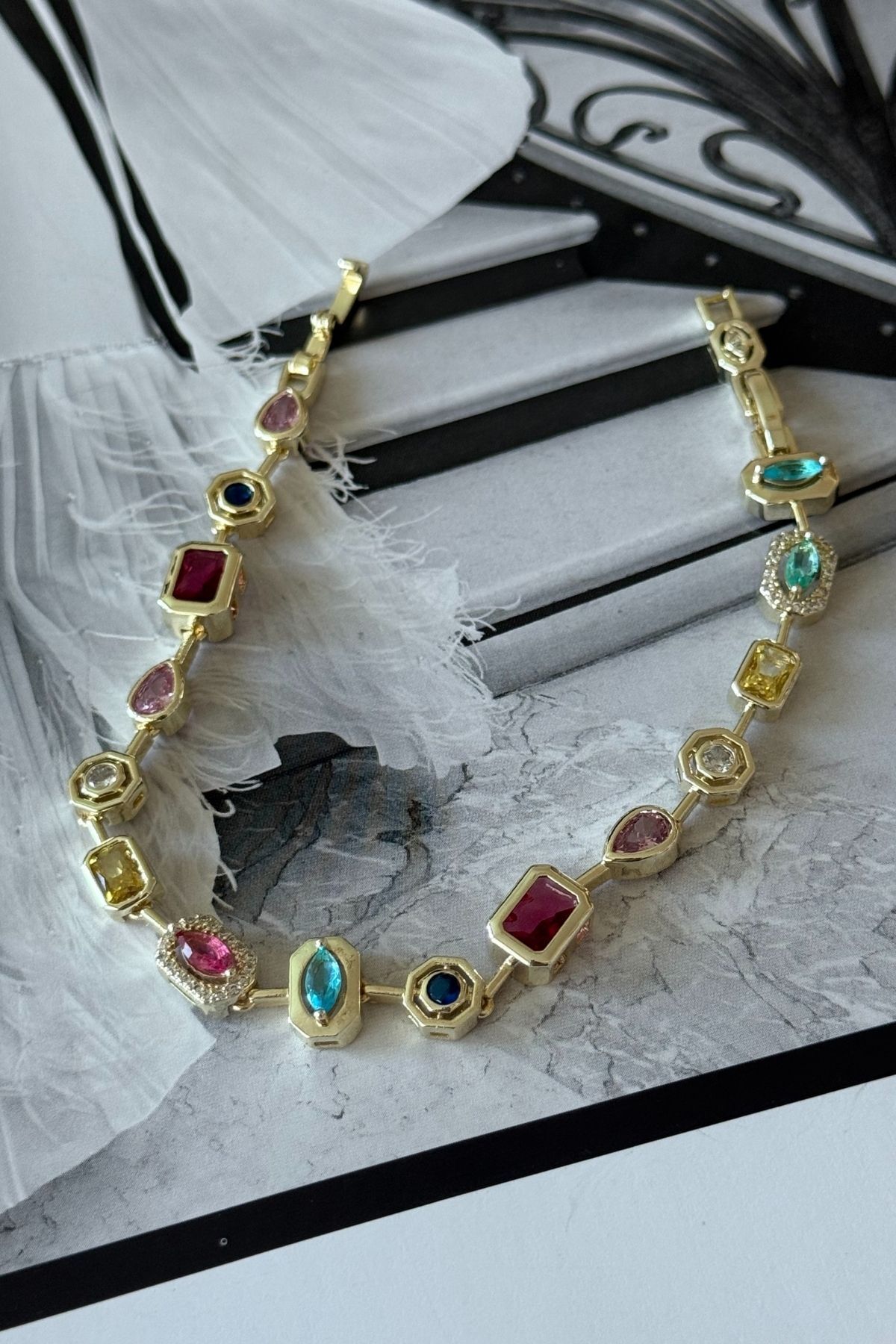 Trendy Butik Çelik Renkli Taşlı Künye