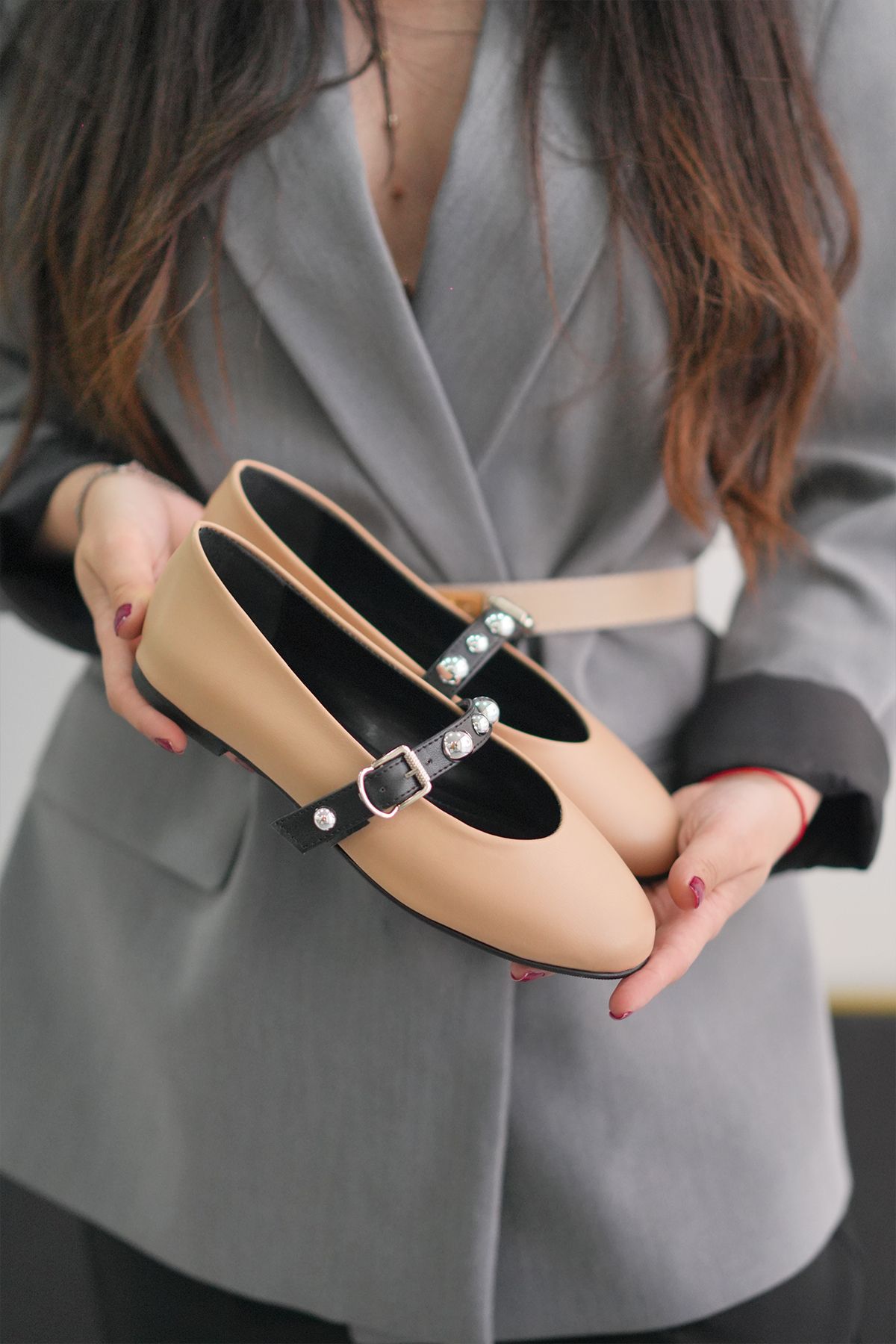 Elvin Shoe Siyah Bej Babet Toka Detaylı Taşlı